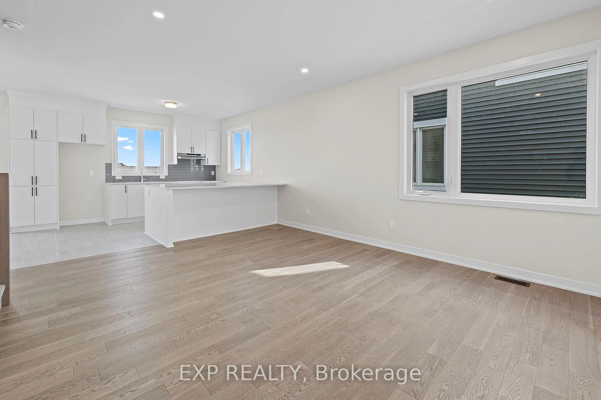Photo 3 of 126 Beebalm Crescent, Ottawa, Barrhaven - Half Moon Bay — HOMEH