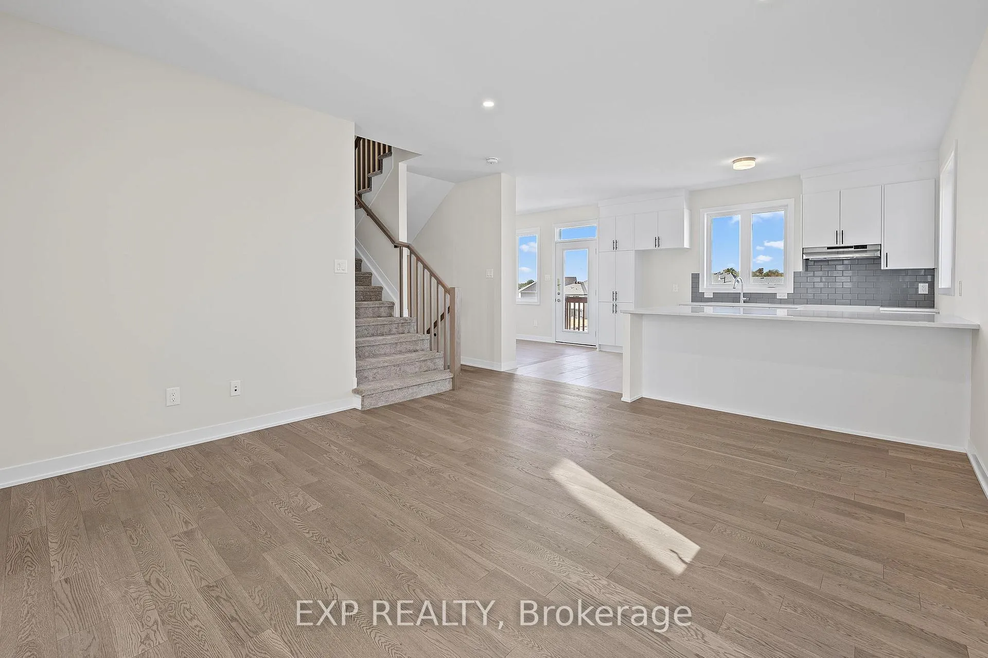 Photo 4 of 126 Beebalm Crescent, Ottawa, Barrhaven - Half Moon Bay — HOMEH