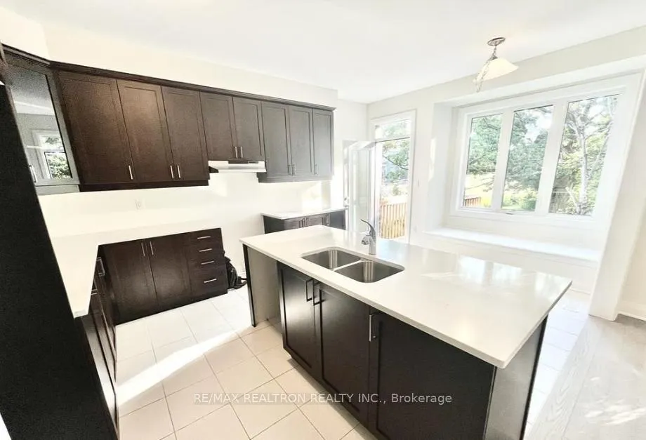 Photo 3 of 3246 Chimney Swift Crescent, Pickering, Rural Pickering — HOMEH