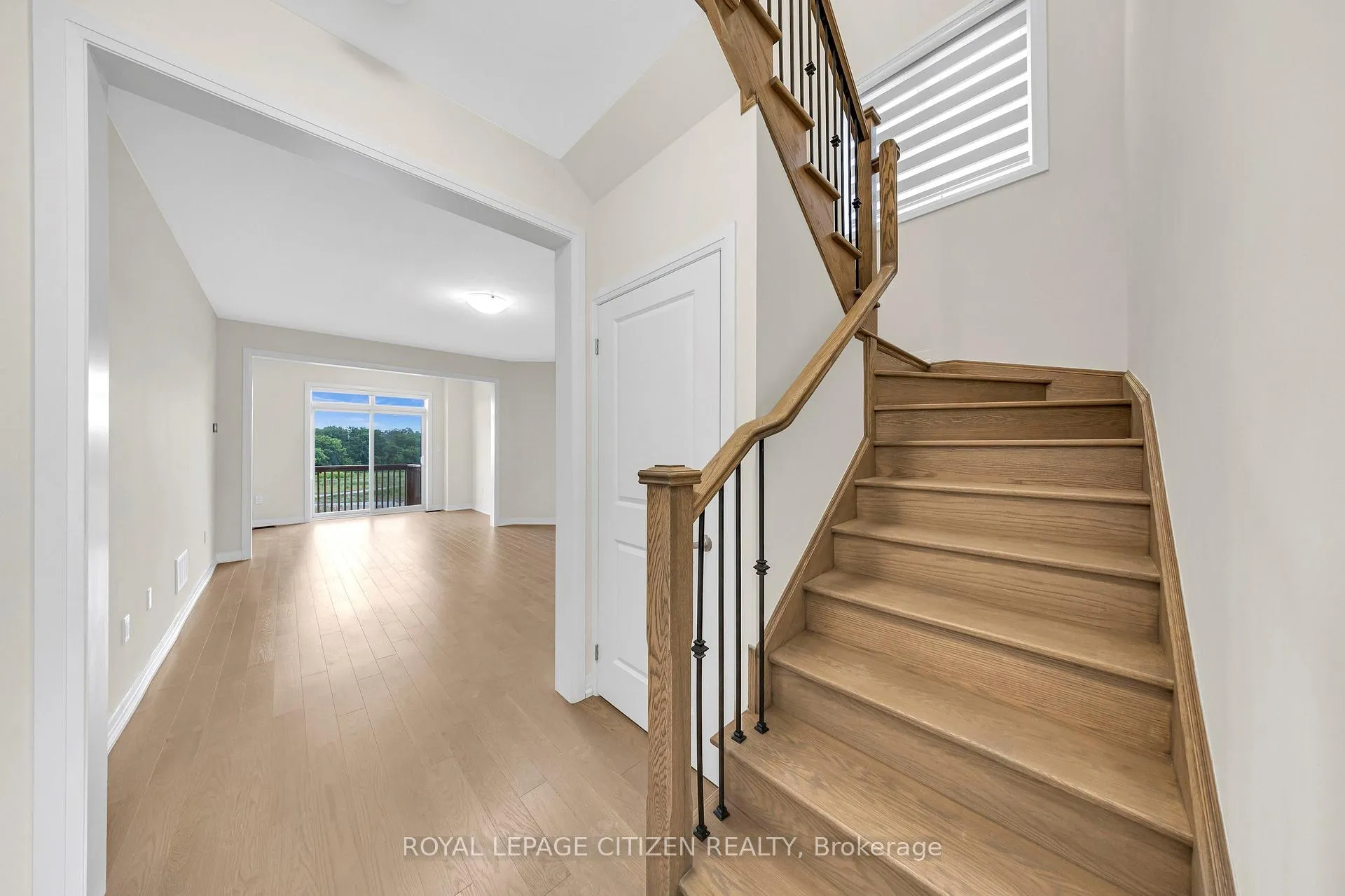 Photo 5 of 1111 Zircon Manor, Pickering, Rural Pickering — HOMEH