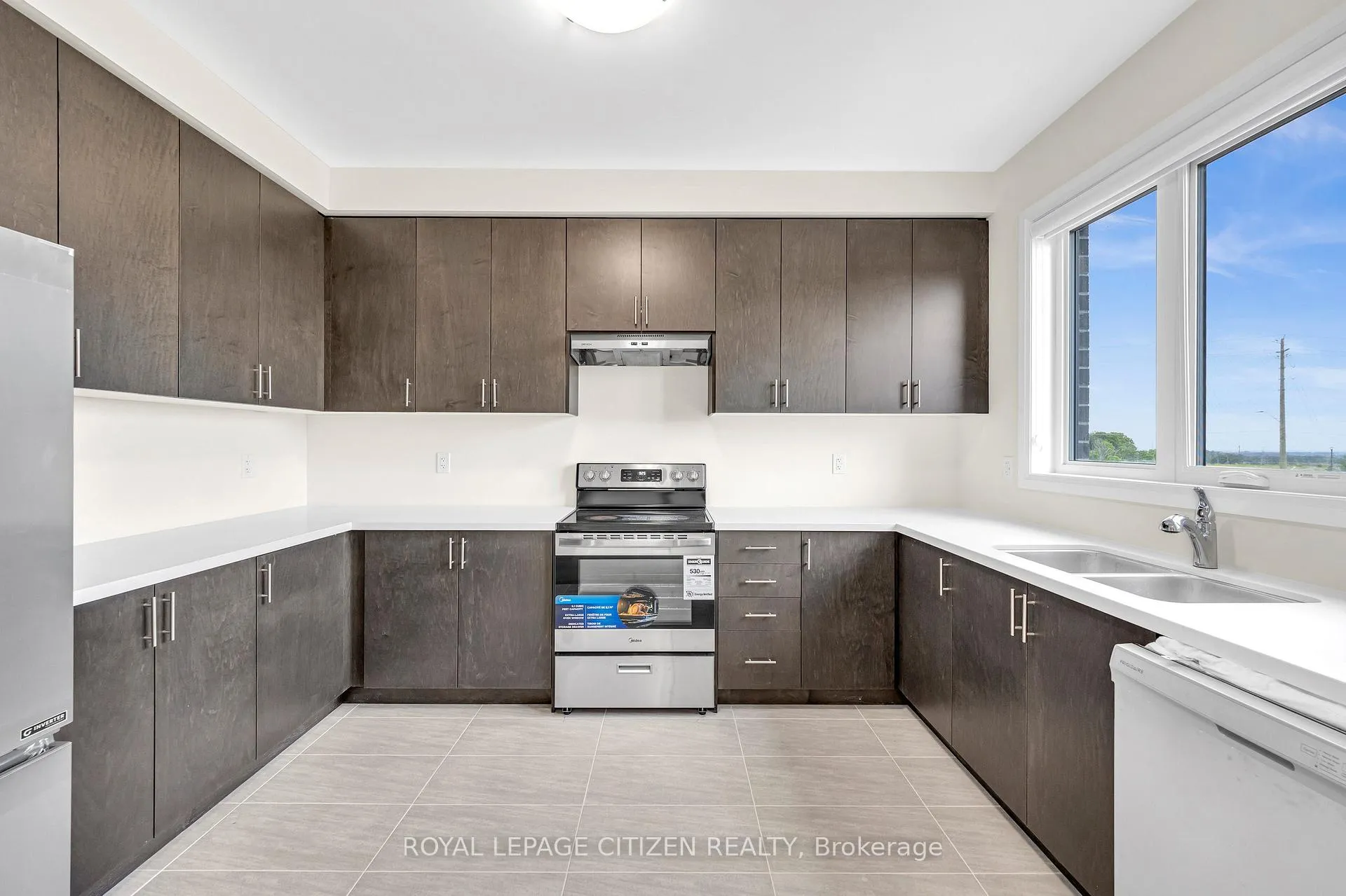 Photo 12 of 1111 Zircon Manor, Pickering, Rural Pickering — HOMEH
