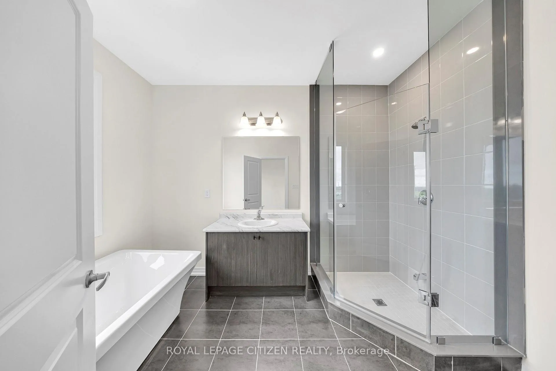 Photo 28 of 1111 Zircon Manor, Pickering, Rural Pickering — HOMEH
