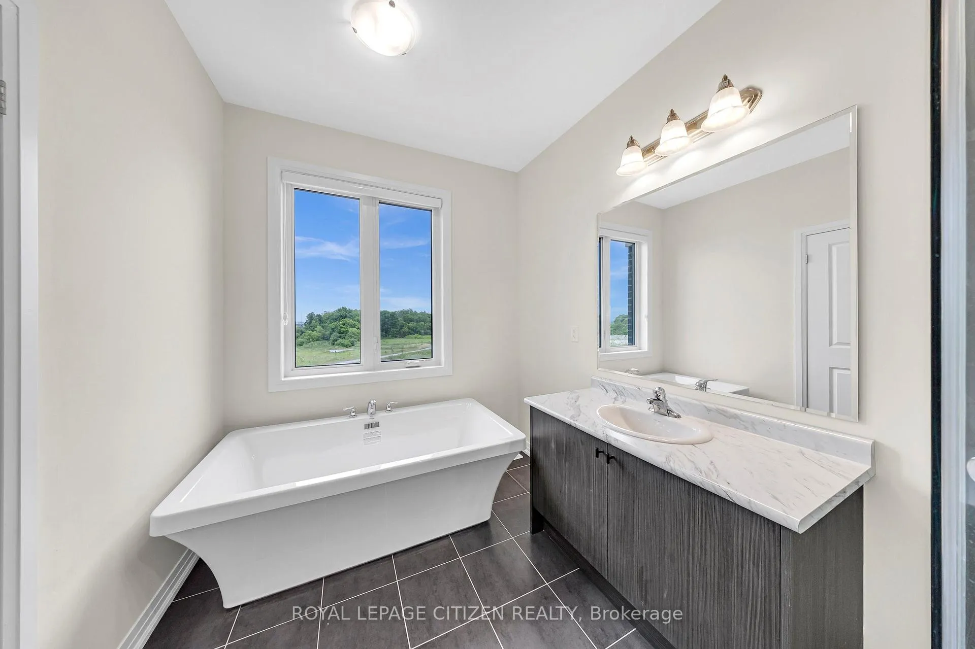Photo 29 of 1111 Zircon Manor, Pickering, Rural Pickering — HOMEH
