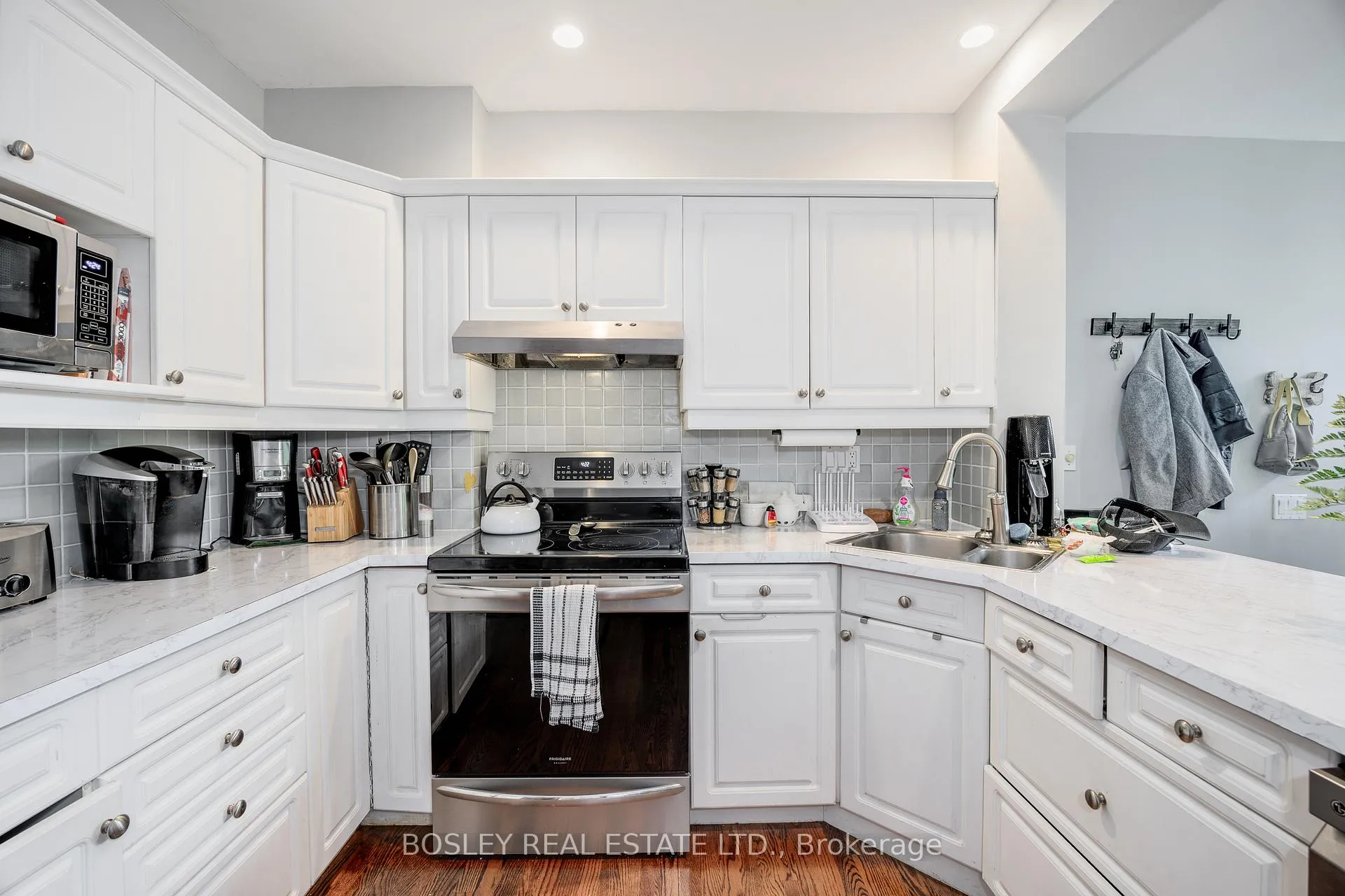 Photo 12 of 169 Kingston Road, Toronto, The Beaches — HOMEH