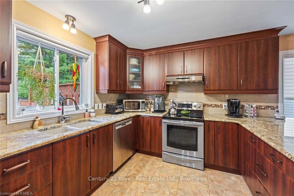 Photo 36 of 180 Garfield Street, Gananoque — HOMEH
