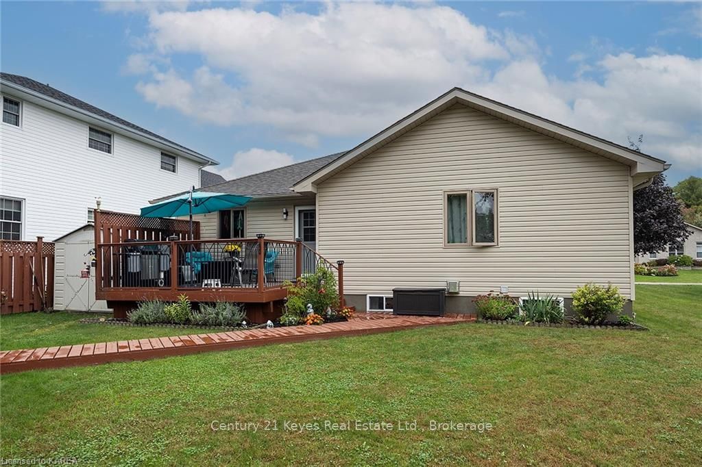 Photo 9 of 180 Garfield Street, Gananoque — HOMEH