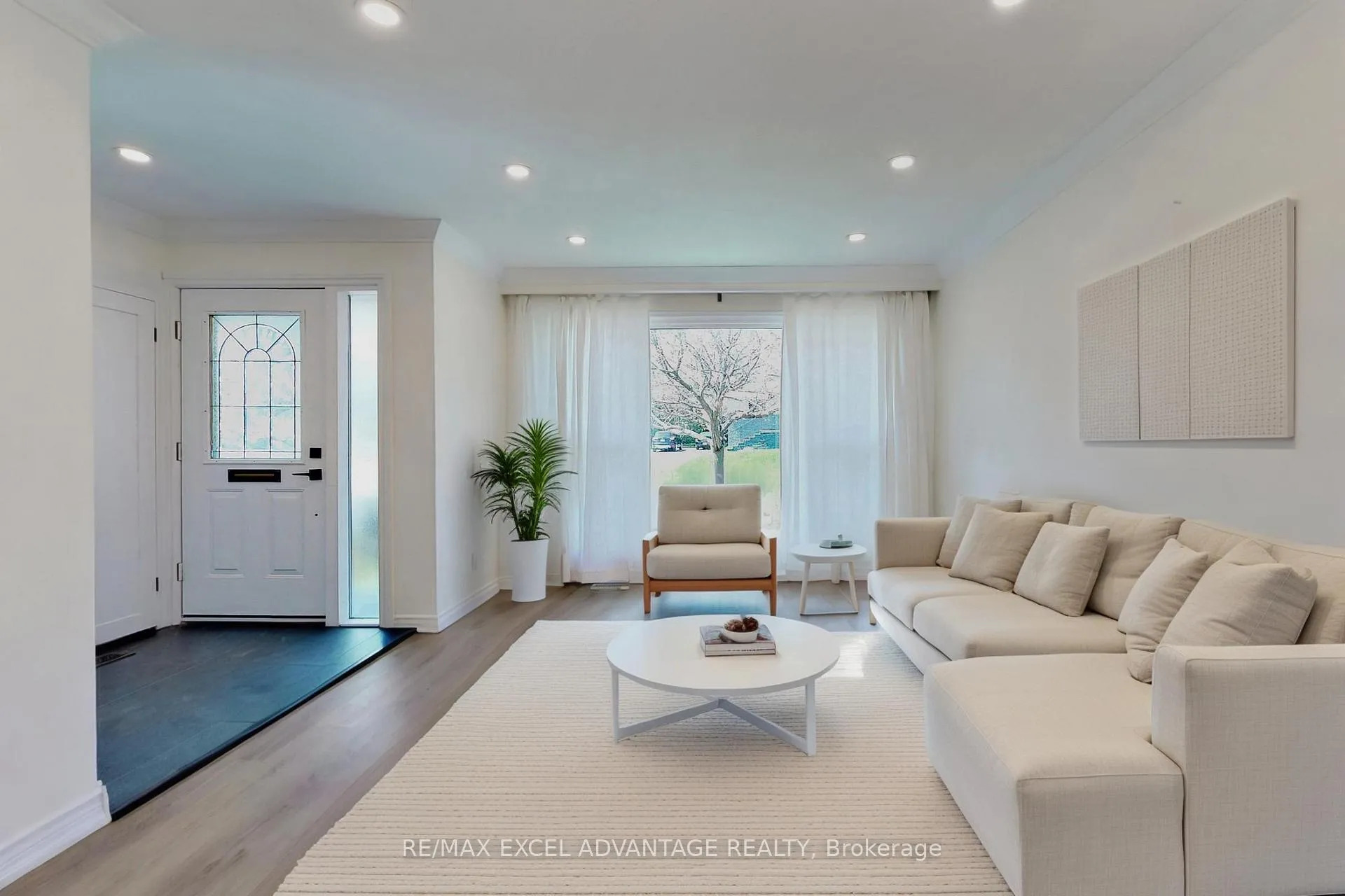 Photo 2 of Unit Main, 1561 Evangeline Drive, Oshawa, Lakeview — HOMEH