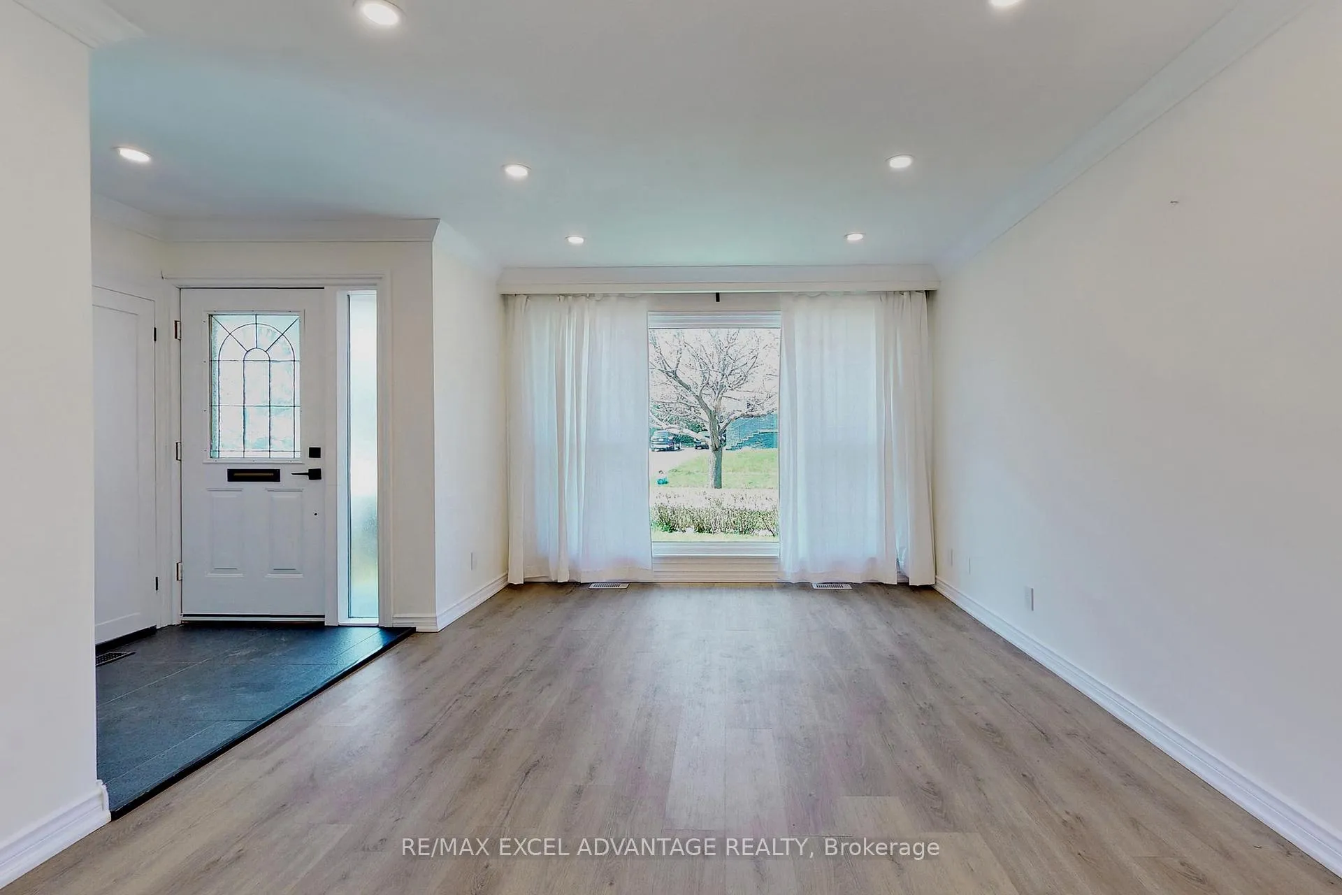 Photo 5 of Unit Main, 1561 Evangeline Drive, Oshawa, Lakeview — HOMEH