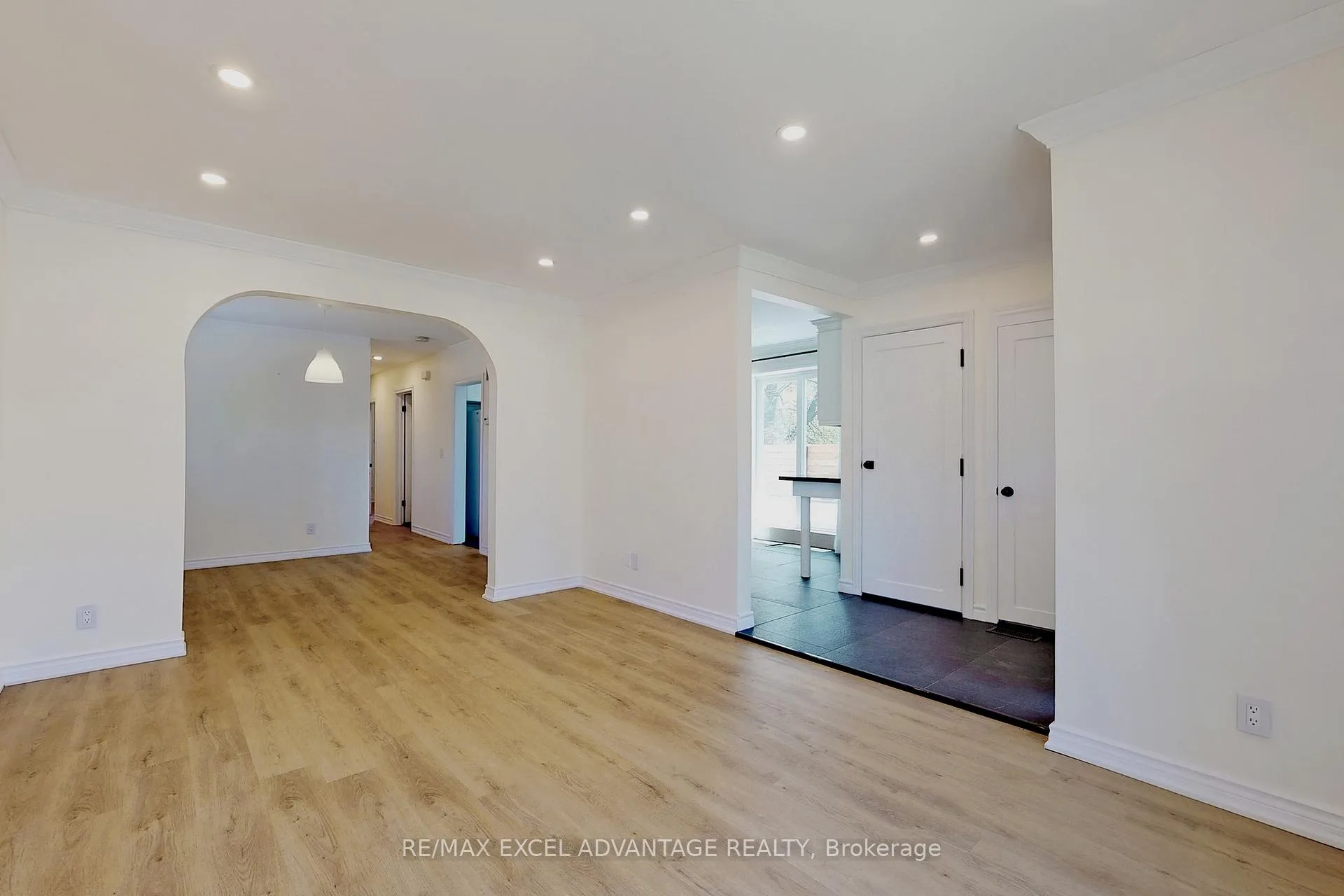 Photo 6 of Unit Main, 1561 Evangeline Drive, Oshawa, Lakeview — HOMEH