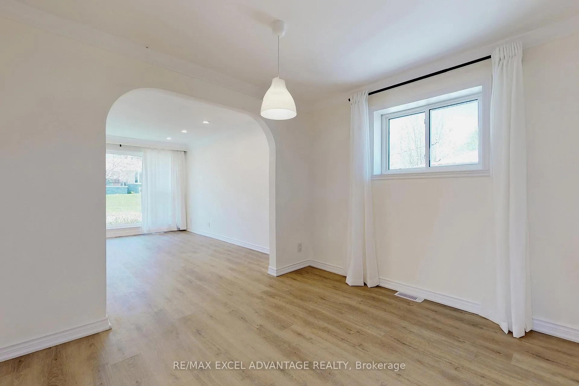 Photo 8 of Unit Main, 1561 Evangeline Drive, Oshawa, Lakeview — HOMEH