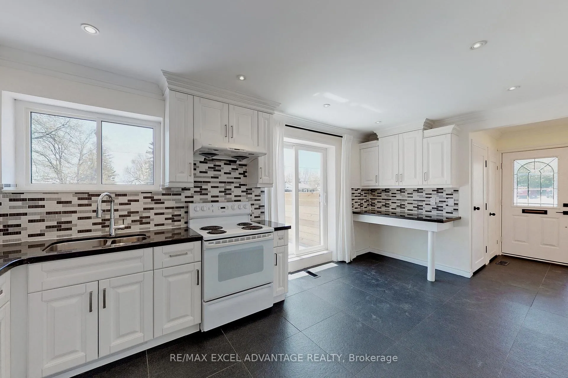 Photo 12 of Unit Main, 1561 Evangeline Drive, Oshawa, Lakeview — HOMEH