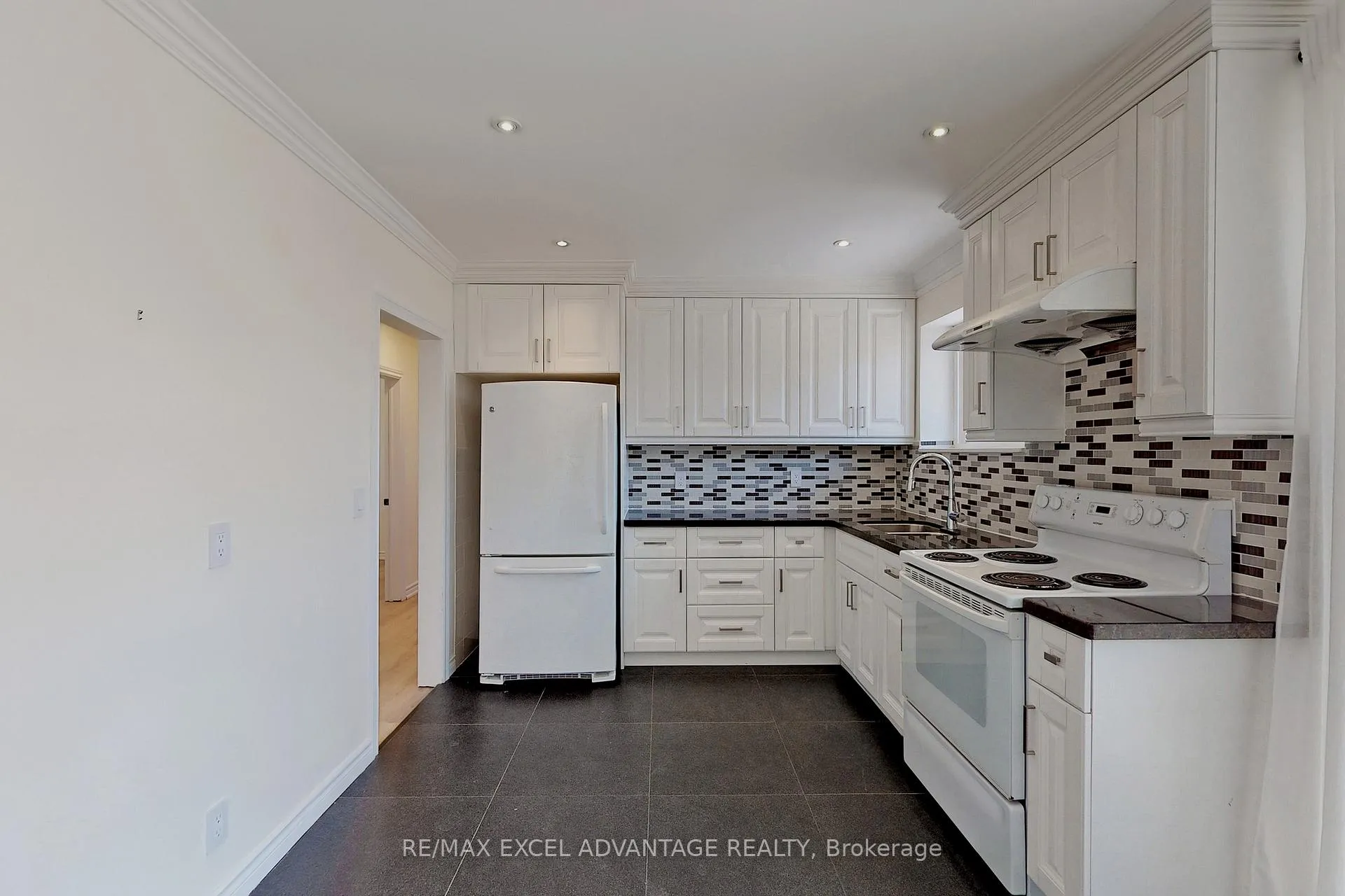 Photo 13 of Unit Main, 1561 Evangeline Drive, Oshawa, Lakeview — HOMEH