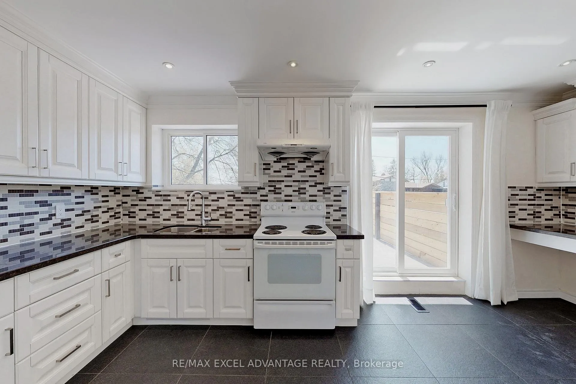 Photo 14 of Unit Main, 1561 Evangeline Drive, Oshawa, Lakeview — HOMEH