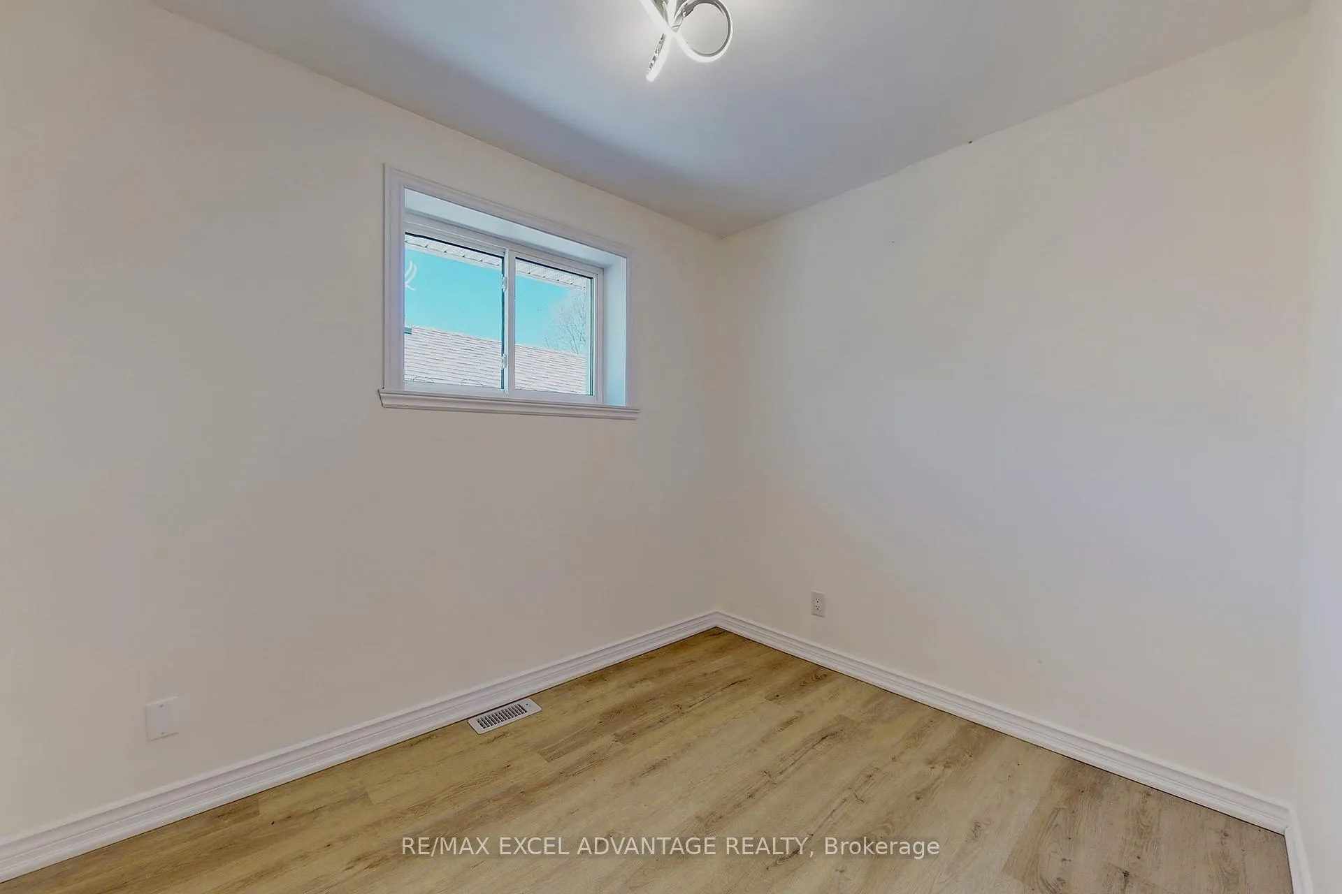 Photo 21 of Unit Main, 1561 Evangeline Drive, Oshawa, Lakeview — HOMEH