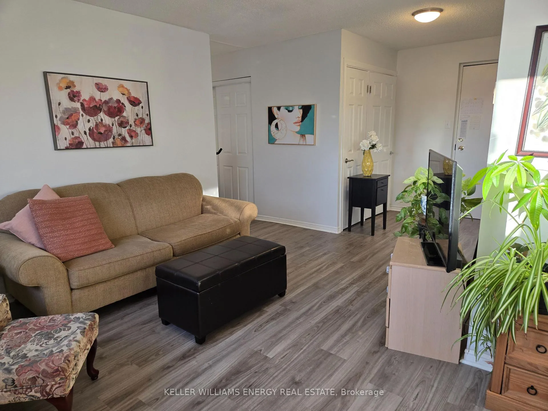 Photo 3 of Unit 305, 576 Mary Street E, Whitby, Downtown Whitby — HOMEH