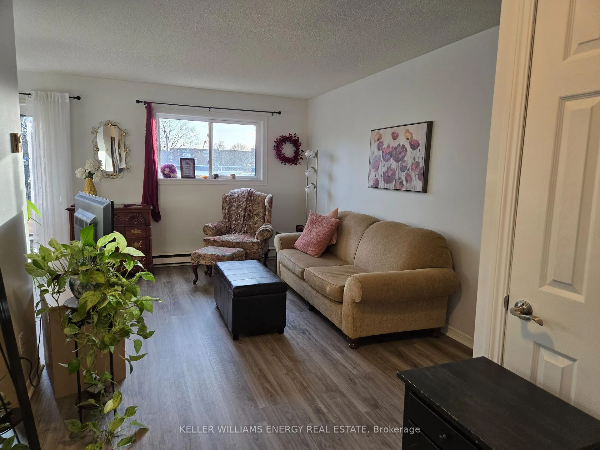 Photo 4 of Unit 305, 576 Mary Street E, Whitby, Downtown Whitby — HOMEH
