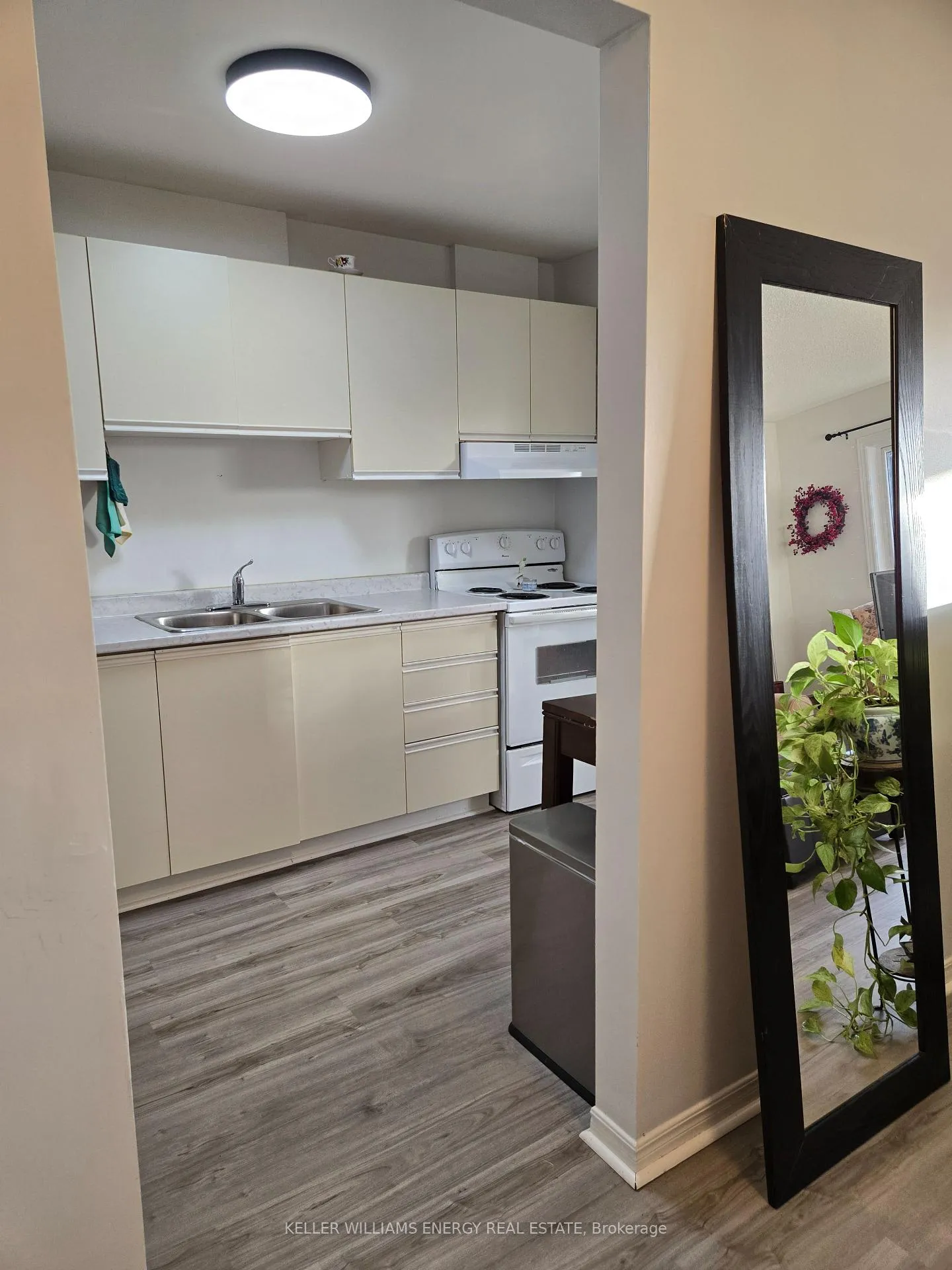 Photo 6 of Unit 305, 576 Mary Street E, Whitby, Downtown Whitby — HOMEH