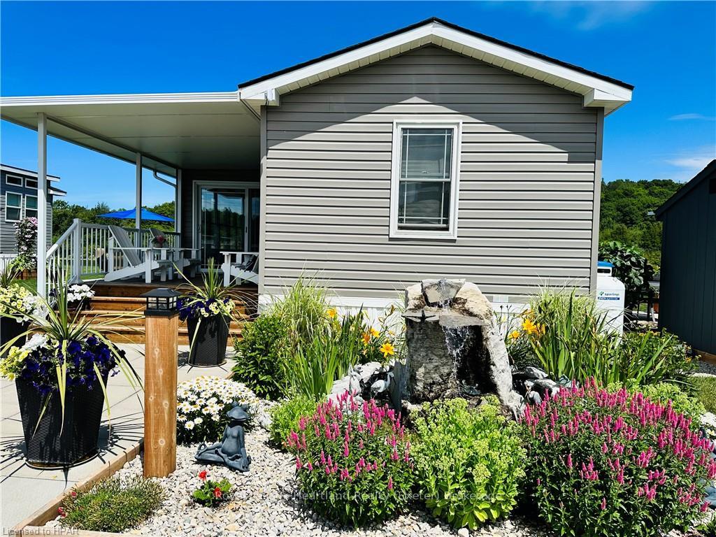 Front of Unit H-12, 100 North Harbour Road