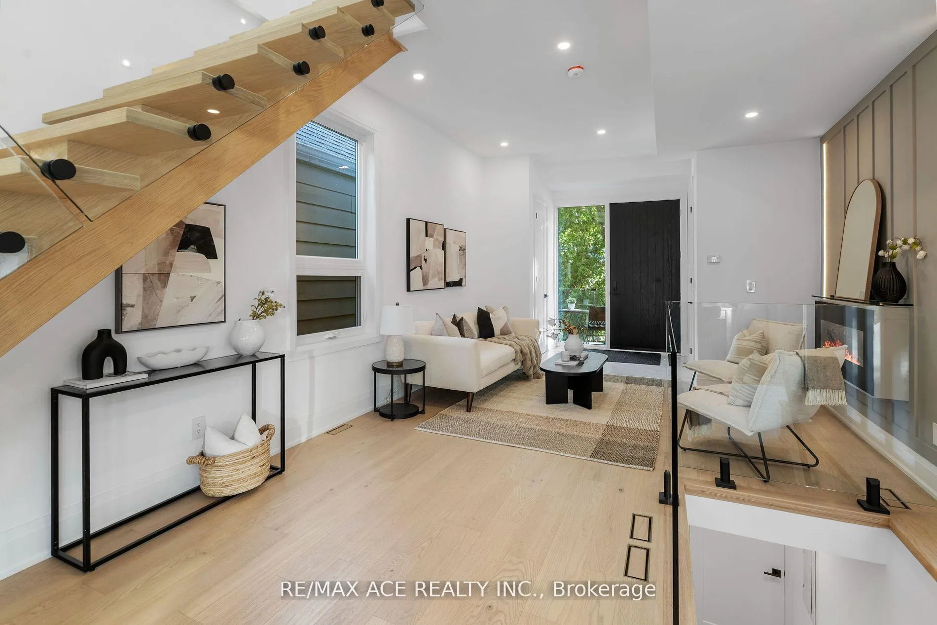 Photo 8 of 153 King Edward Avenue, Toronto, Woodbine-Lumsden — HOMEH