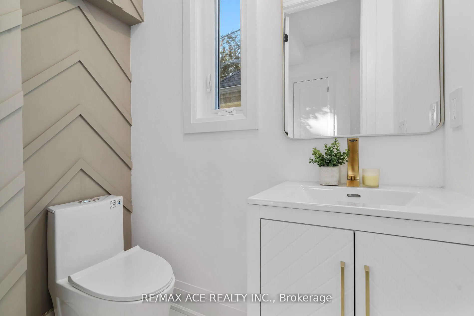 Photo 11 of 153 King Edward Avenue, Toronto, Woodbine-Lumsden — HOMEH