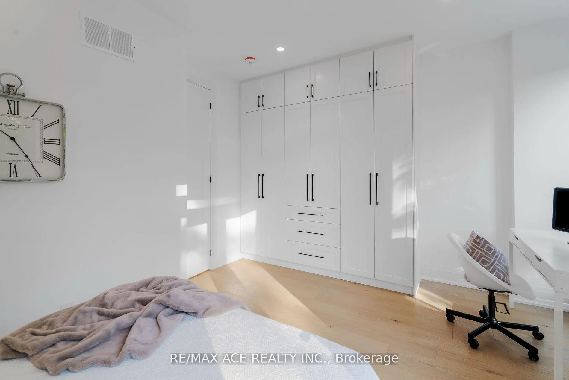 Photo 24 of 153 King Edward Avenue, Toronto, Woodbine-Lumsden — HOMEH