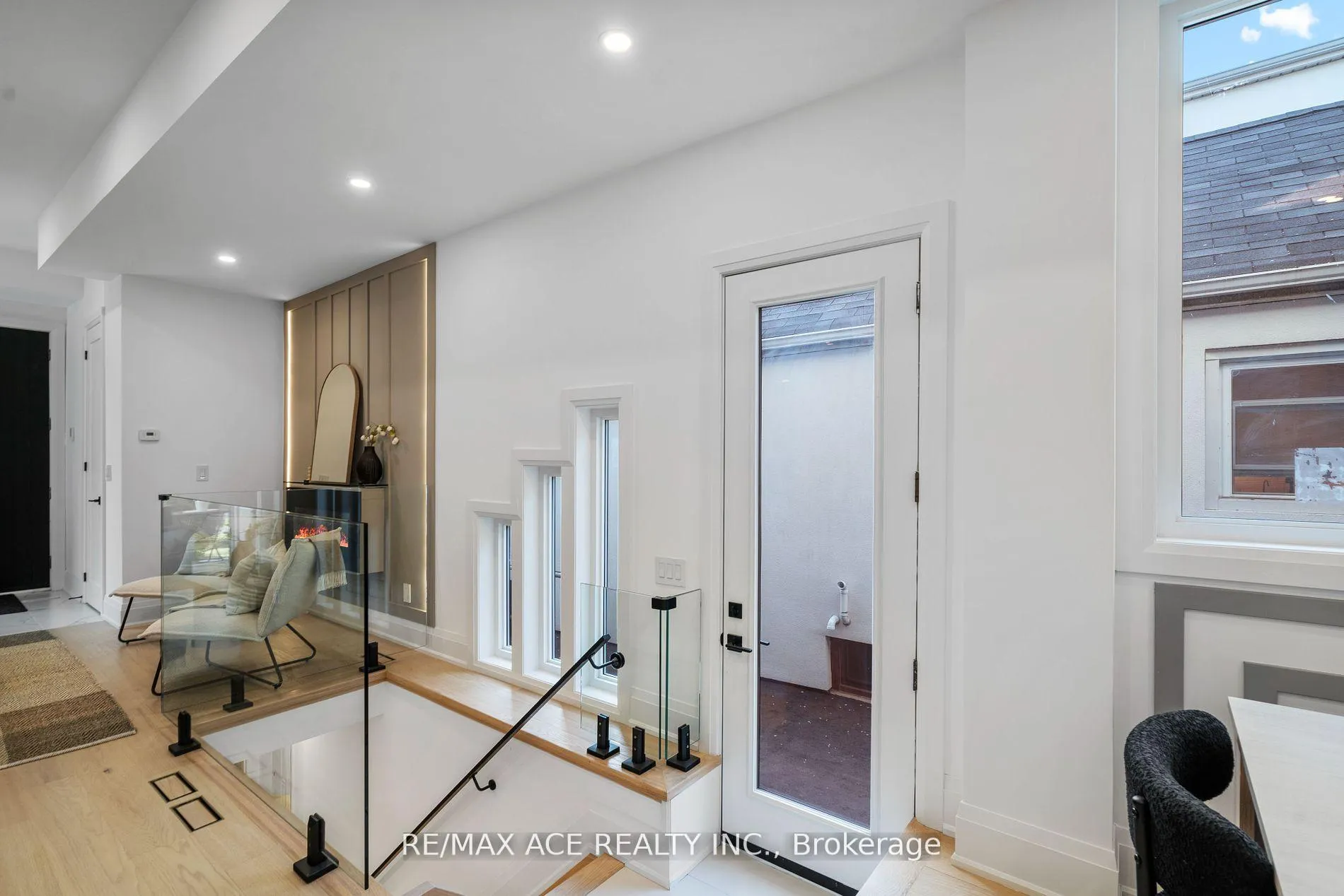 Photo 31 of 153 King Edward Avenue, Toronto, Woodbine-Lumsden — HOMEH