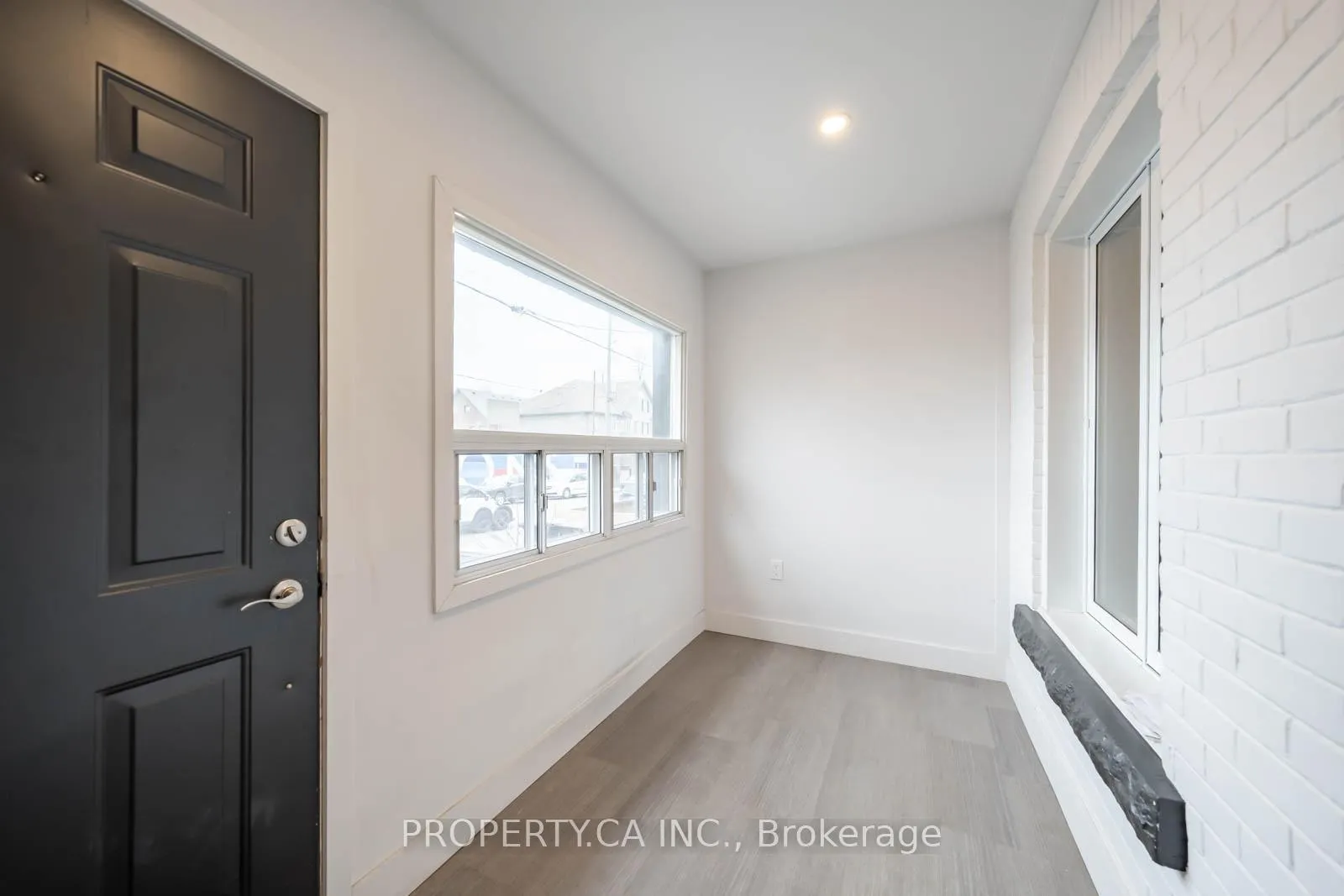 Photo 3 of 680 Coxwell Avenue, Toronto, Greenwood-Coxwell — HOMEH