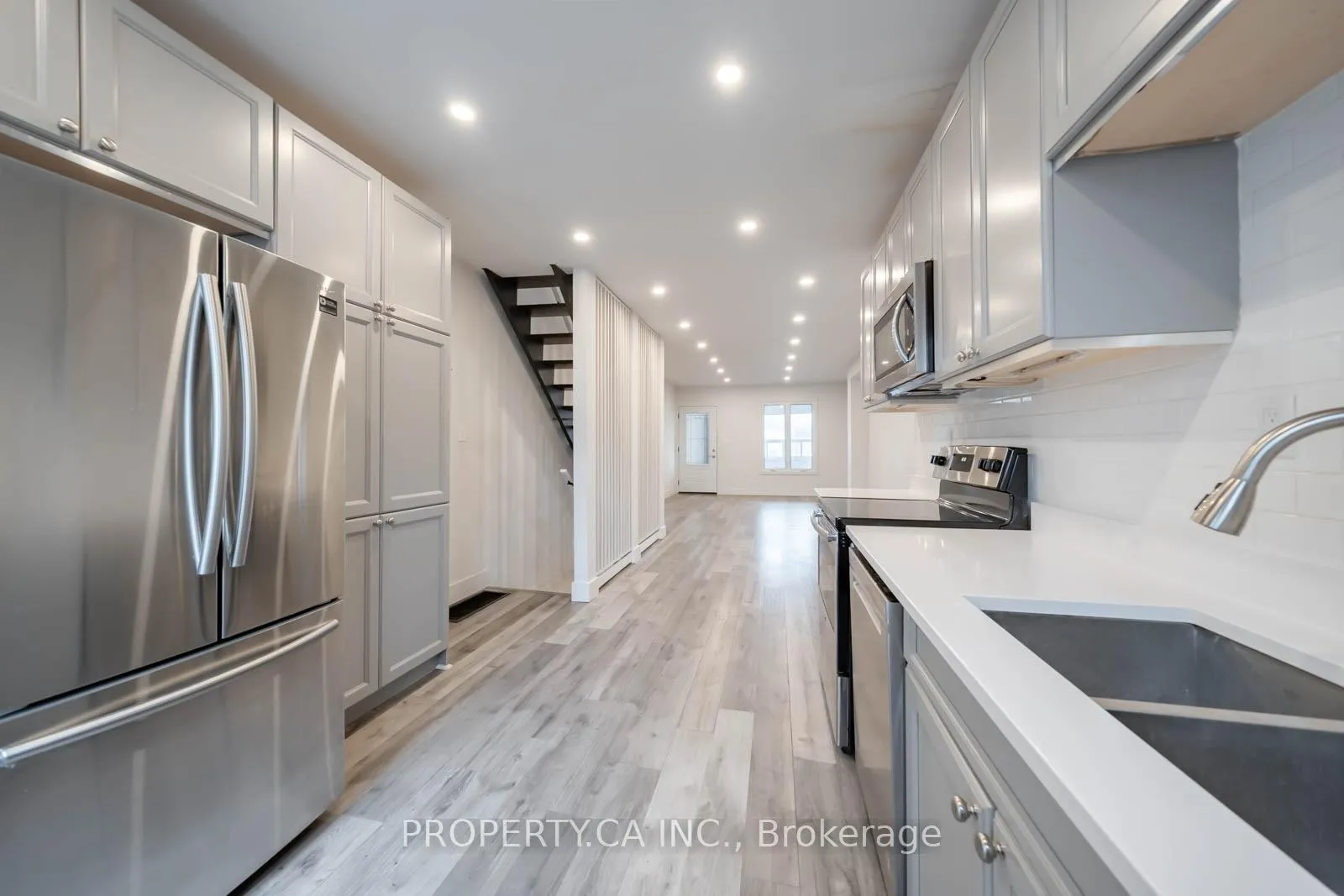 Photo 5 of 680 Coxwell Avenue, Toronto, Greenwood-Coxwell — HOMEH