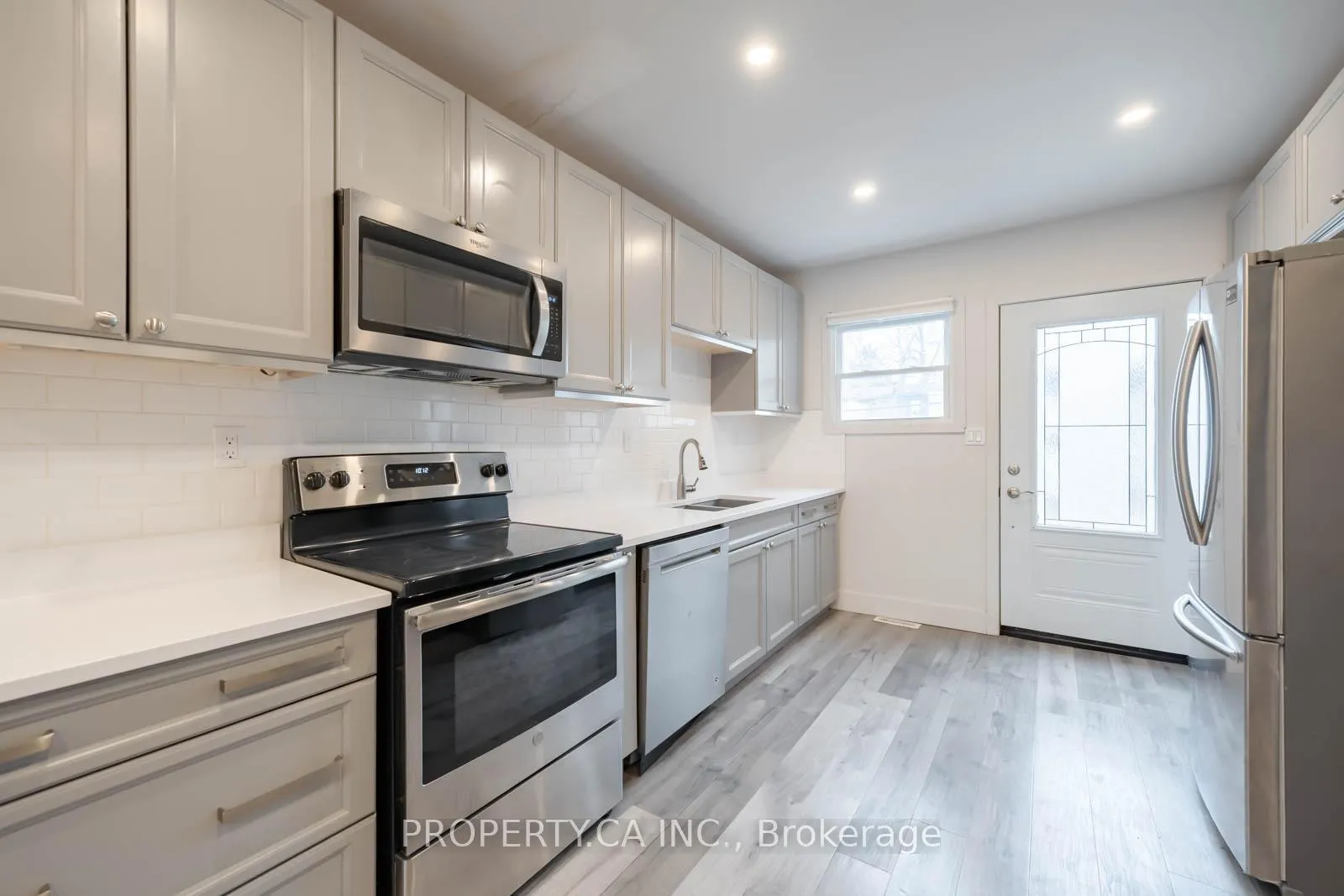 Photo 6 of 680 Coxwell Avenue, Toronto, Greenwood-Coxwell — HOMEH
