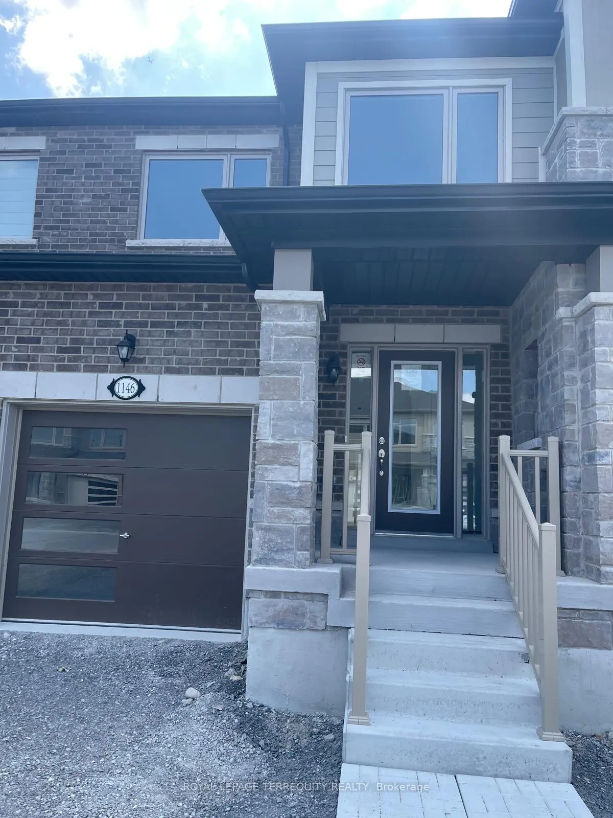 Photo 2 of 1146 Cameo Street, Pickering, Rural Pickering — HOMEH