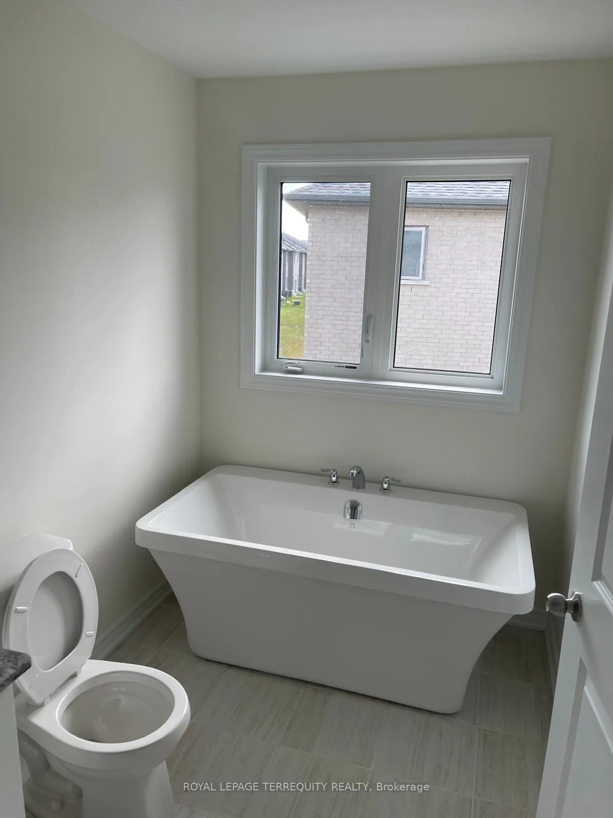 Photo 12 of 1146 Cameo Street, Pickering, Rural Pickering — HOMEH