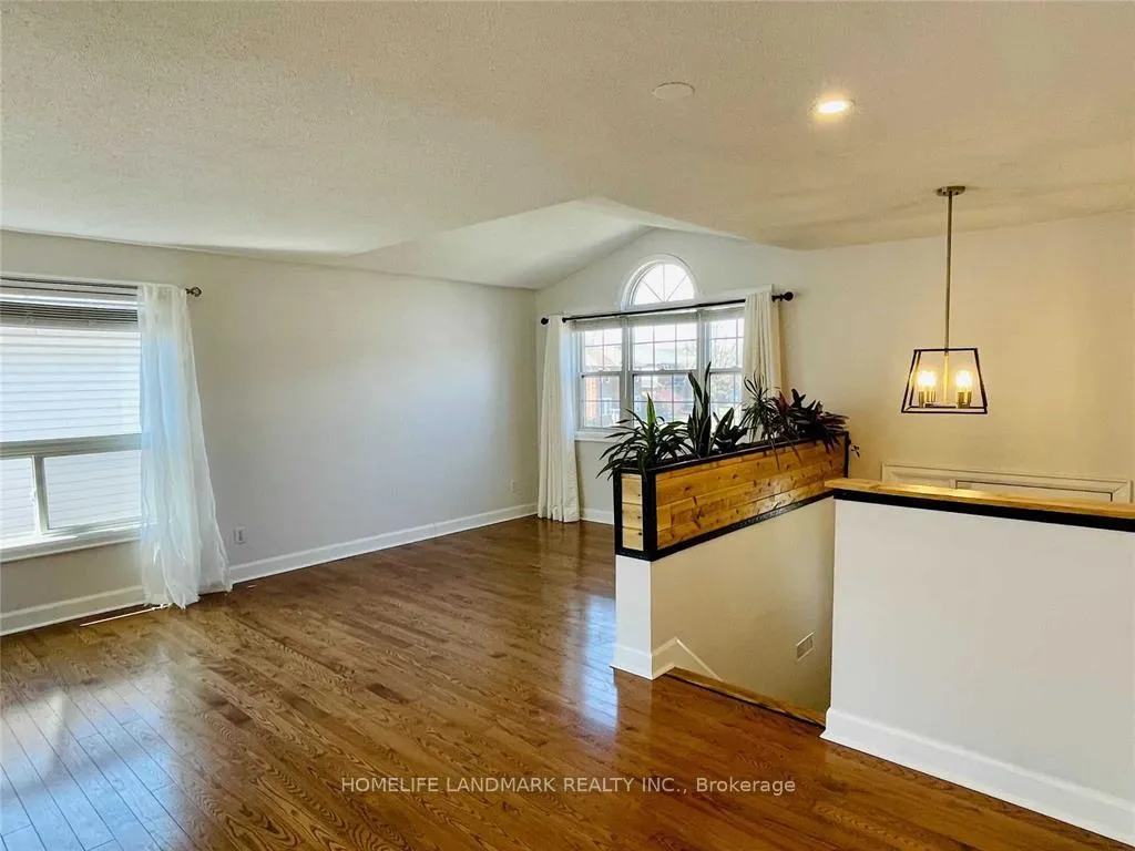 Photo 3 of Unit Upper, 835 Grandview Street N, Oshawa, Pinecrest — HOMEH
