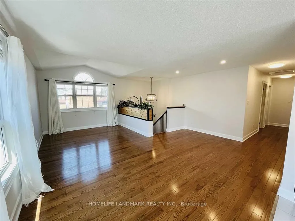 Photo 5 of Unit Upper, 835 Grandview Street N, Oshawa, Pinecrest — HOMEH