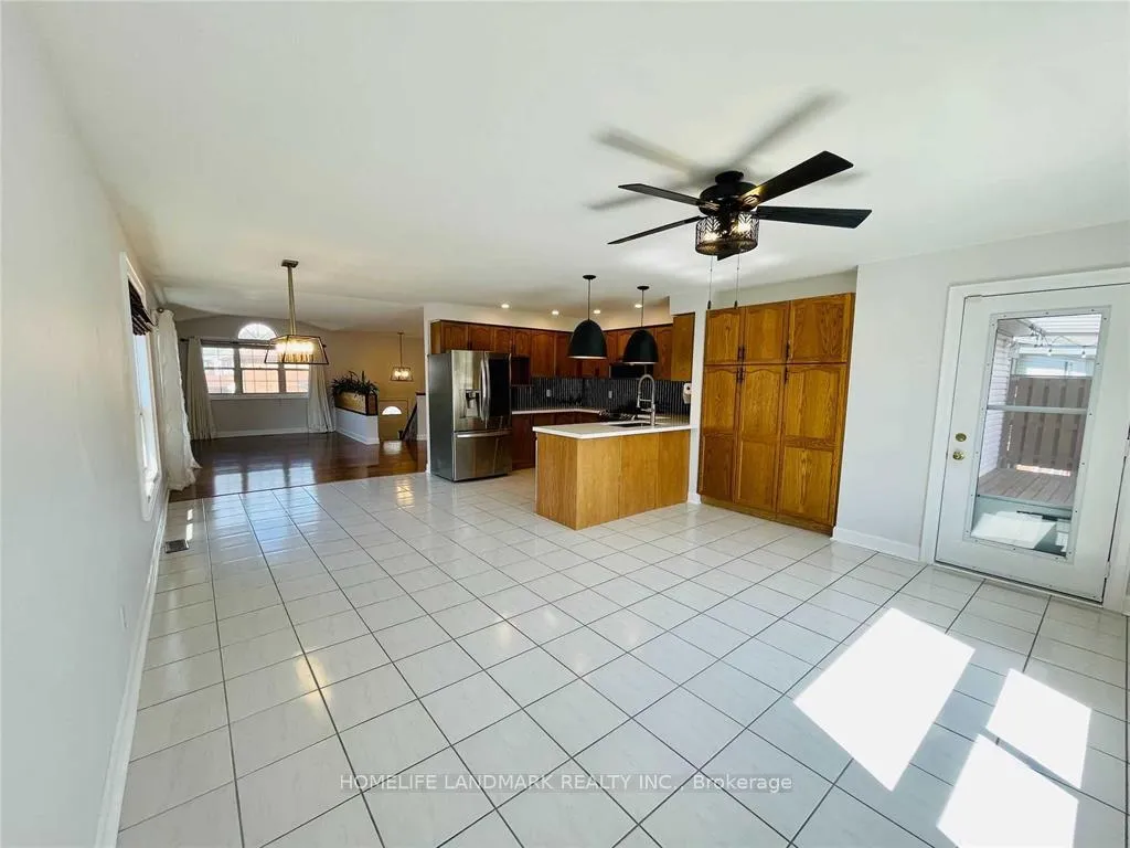 Photo 7 of Unit Upper, 835 Grandview Street N, Oshawa, Pinecrest — HOMEH
