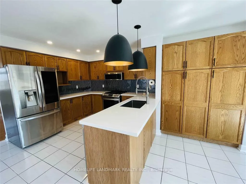 Photo 8 of Unit Upper, 835 Grandview Street N, Oshawa, Pinecrest — HOMEH