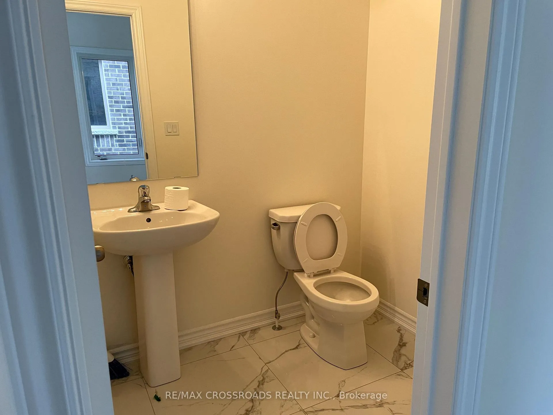 Photo 6 of 38 Jack Potts Way, Clarington, Courtice — HOMEH