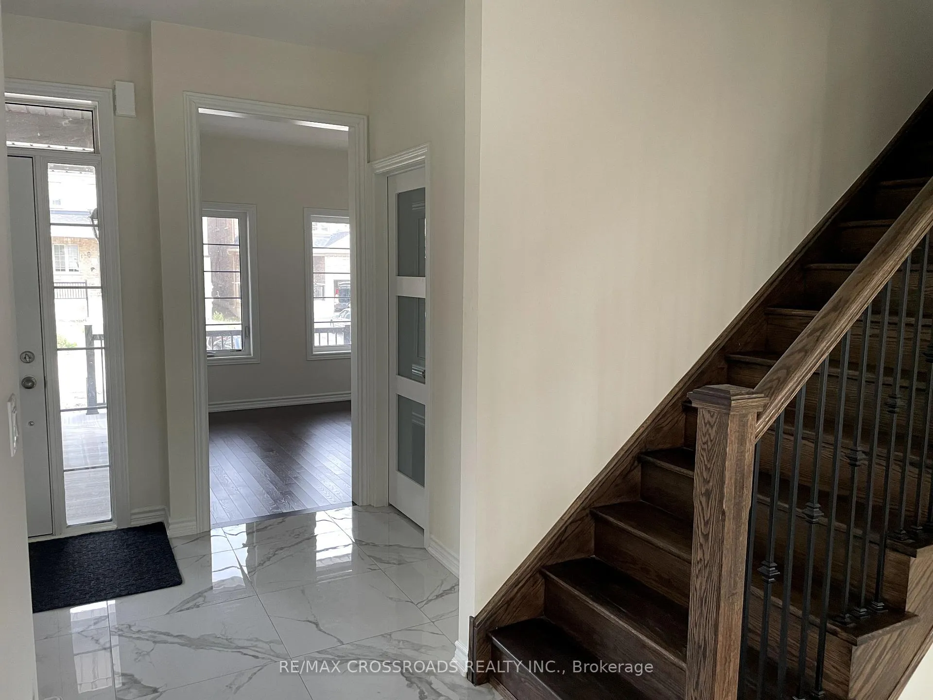 Photo 7 of 38 Jack Potts Way, Clarington, Courtice — HOMEH