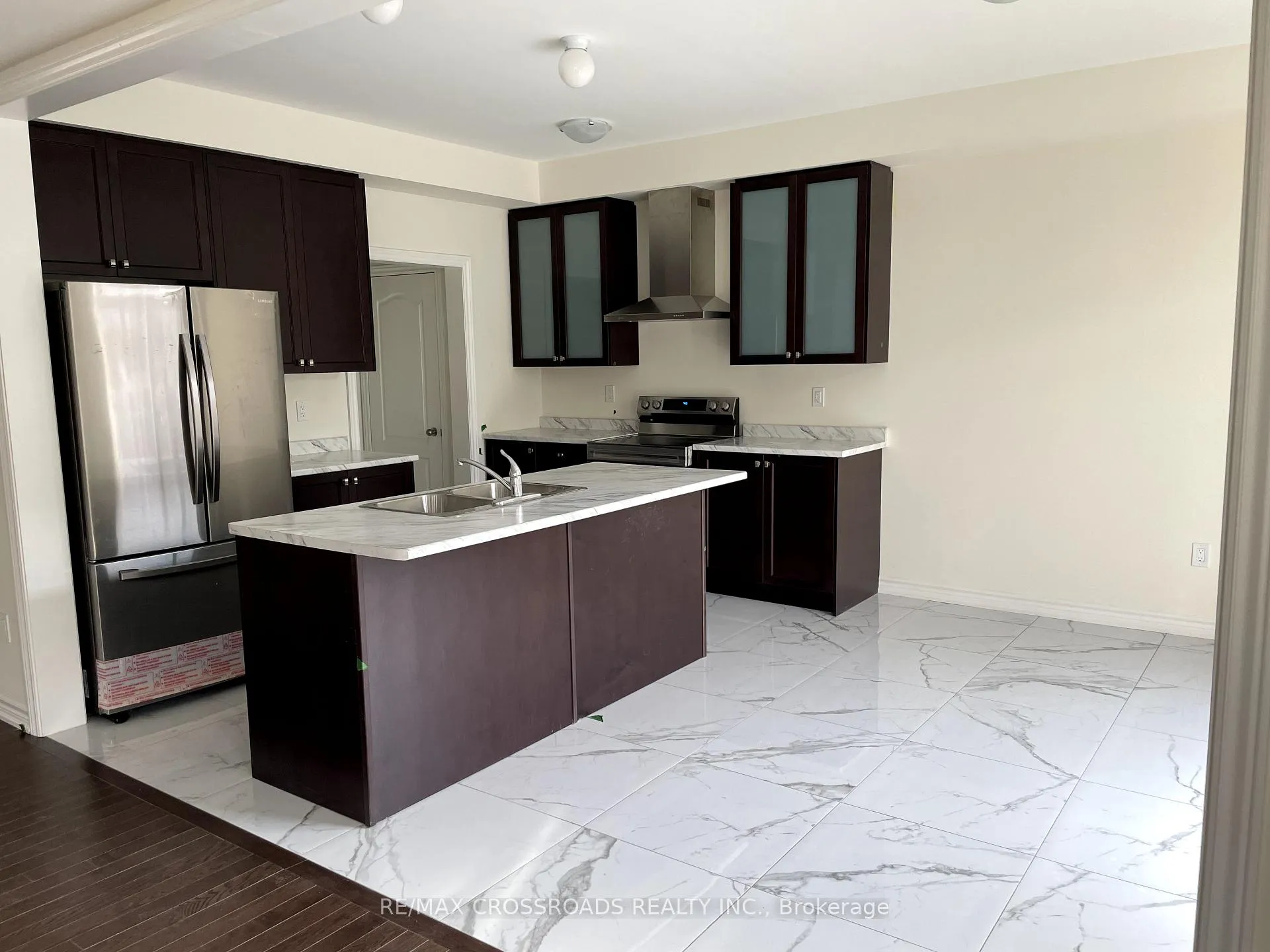 Photo 8 of 38 Jack Potts Way, Clarington, Courtice — HOMEH