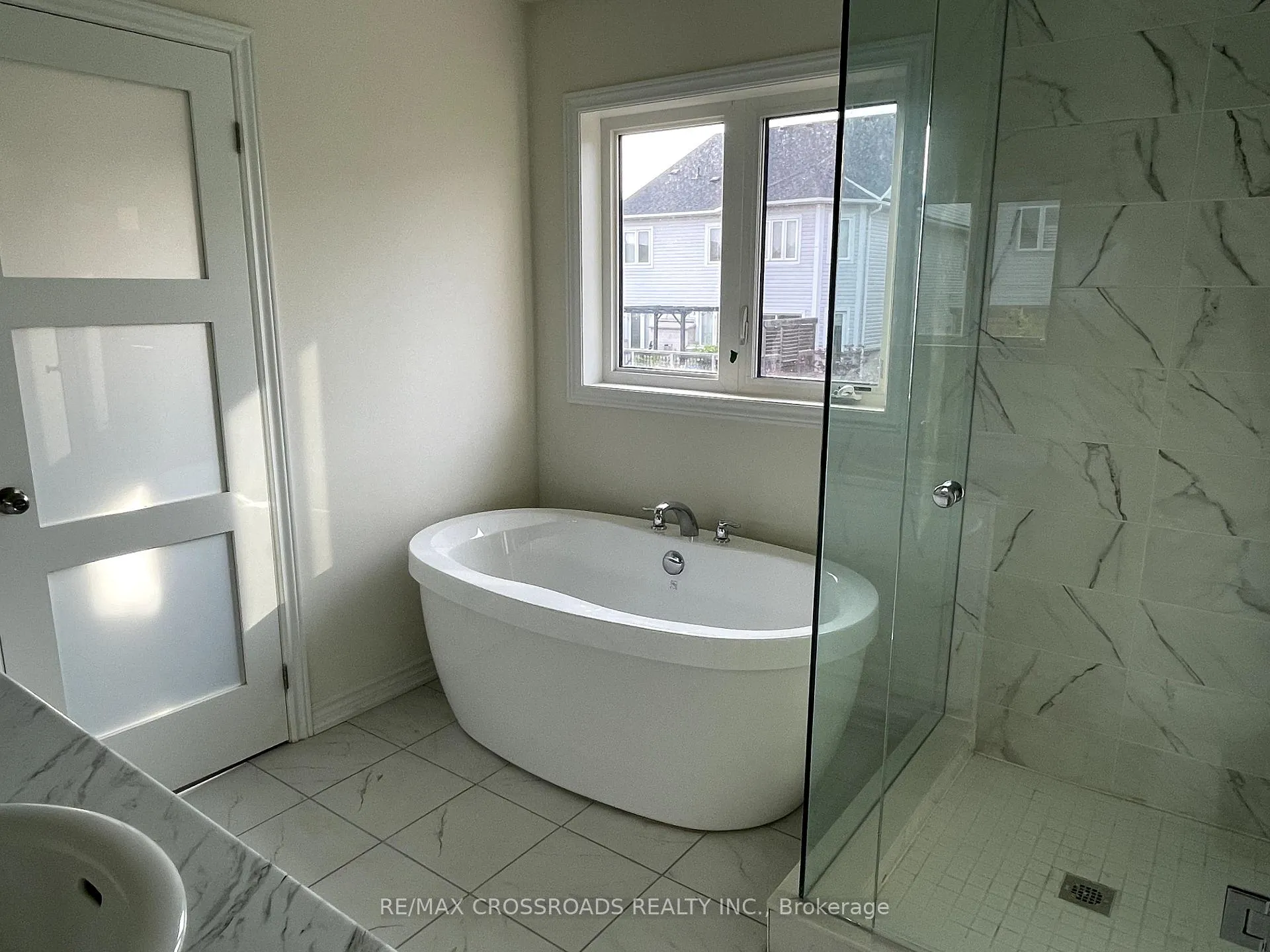 Photo 16 of 38 Jack Potts Way, Clarington, Courtice — HOMEH
