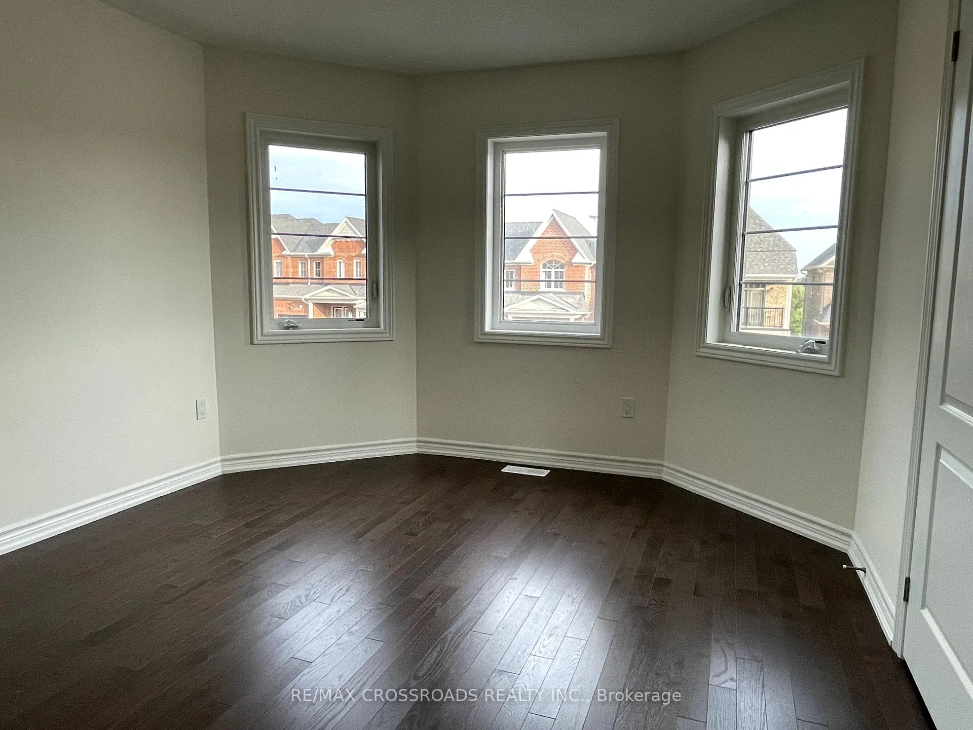 Photo 17 of 38 Jack Potts Way, Clarington, Courtice — HOMEH