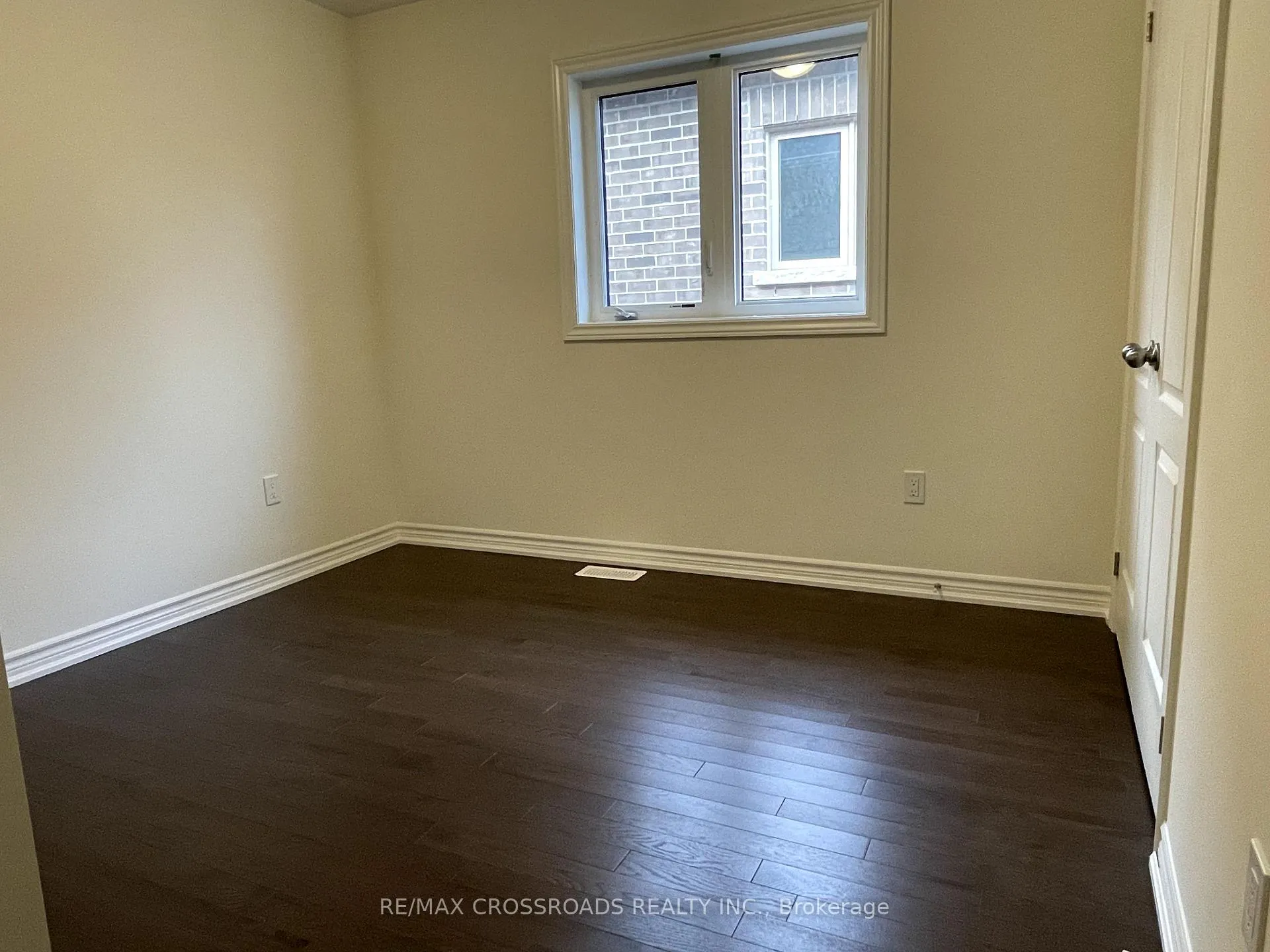 Photo 19 of 38 Jack Potts Way, Clarington, Courtice — HOMEH