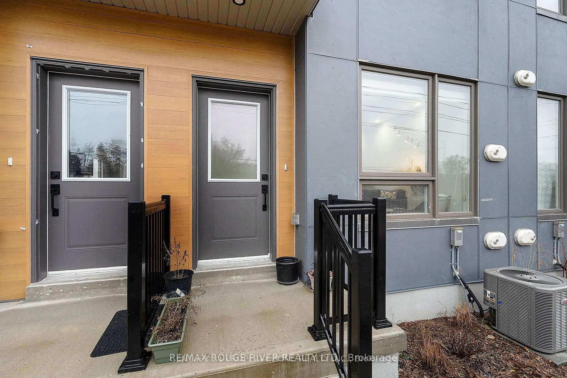 Photo 3 of 1608 Pleasure Valley Path, Oshawa, Samac — HOMEH