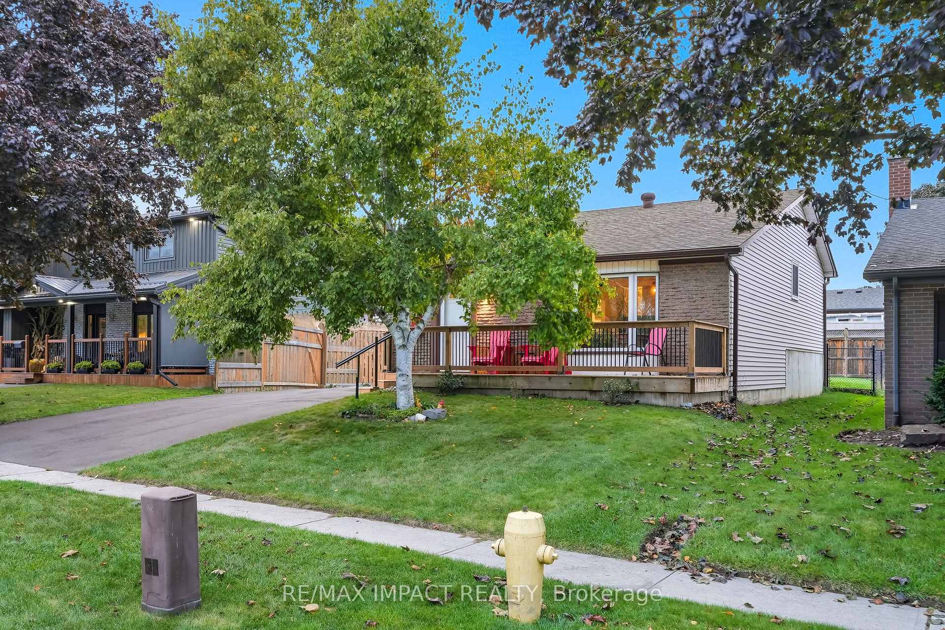 Photo 2 of 25 Roser Crescent, Clarington, Bowmanville — HOMEH