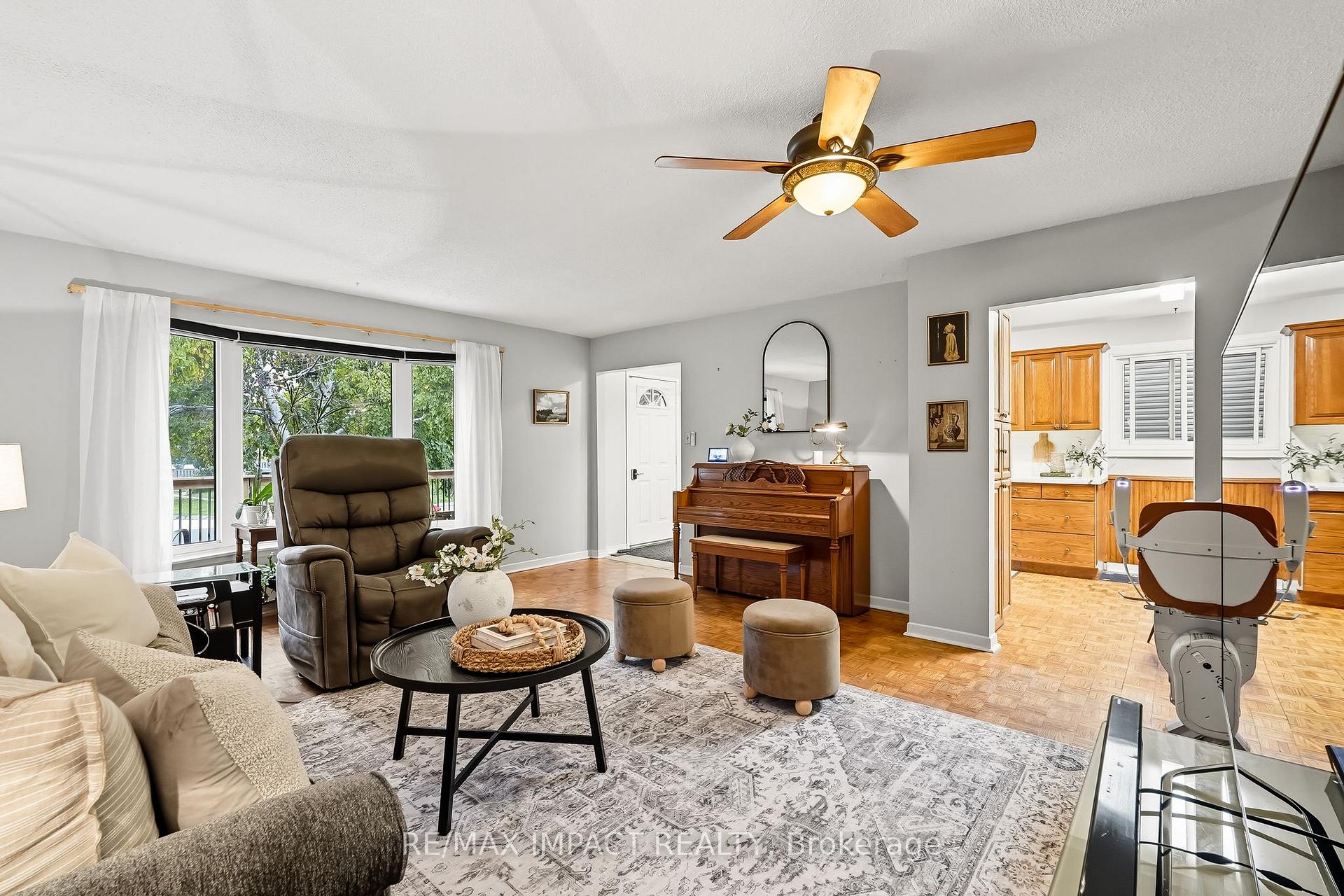 Photo 7 of 25 Roser Crescent, Clarington, Bowmanville — HOMEH