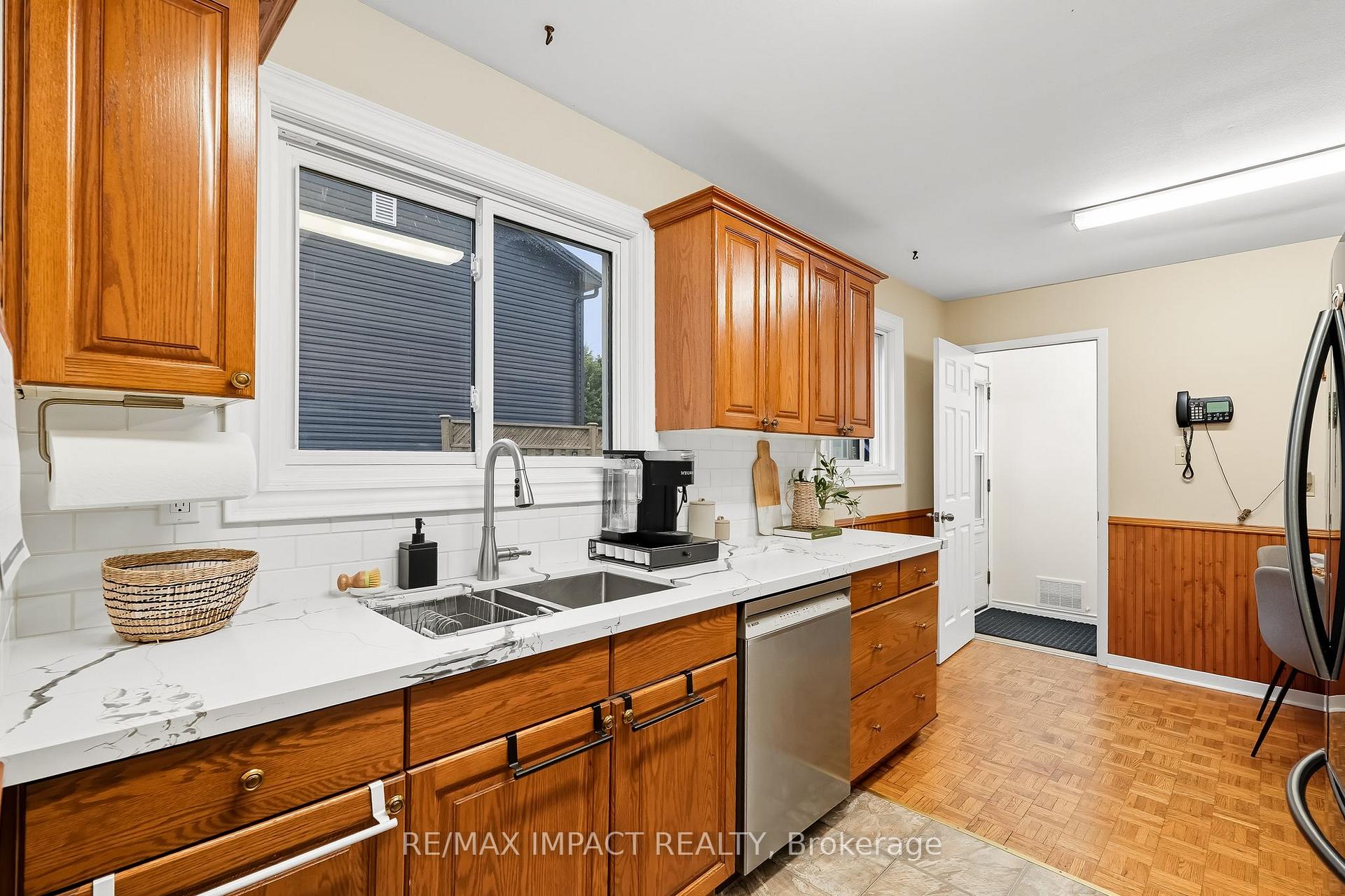 Photo 9 of 25 Roser Crescent, Clarington, Bowmanville — HOMEH