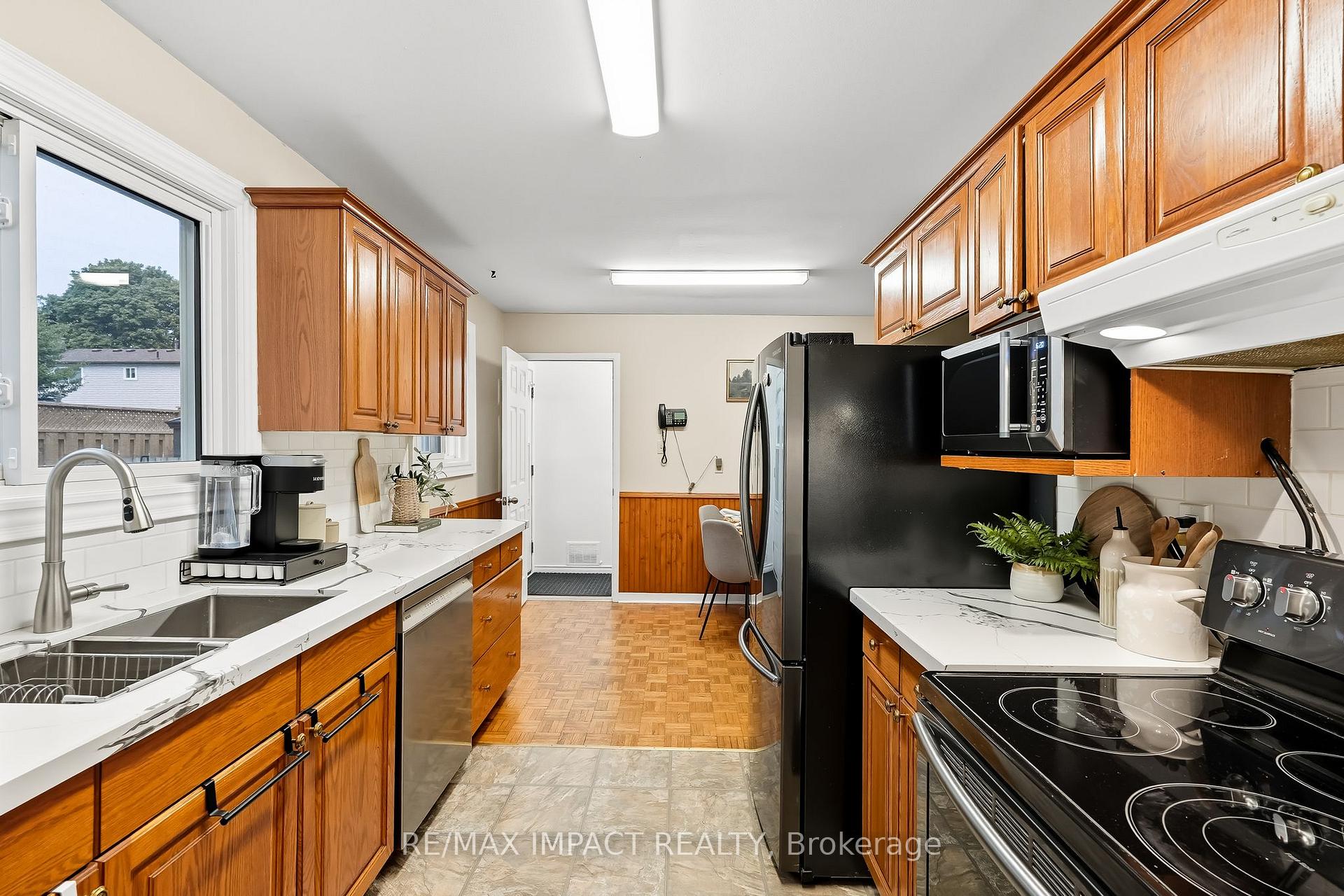 Photo 10 of 25 Roser Crescent, Clarington, Bowmanville — HOMEH
