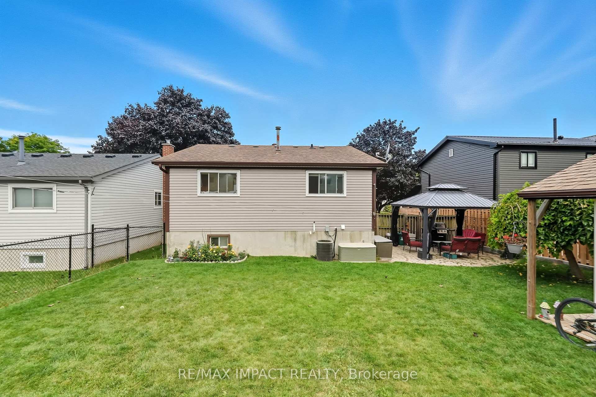 Photo 24 of 25 Roser Crescent, Clarington, Bowmanville — HOMEH