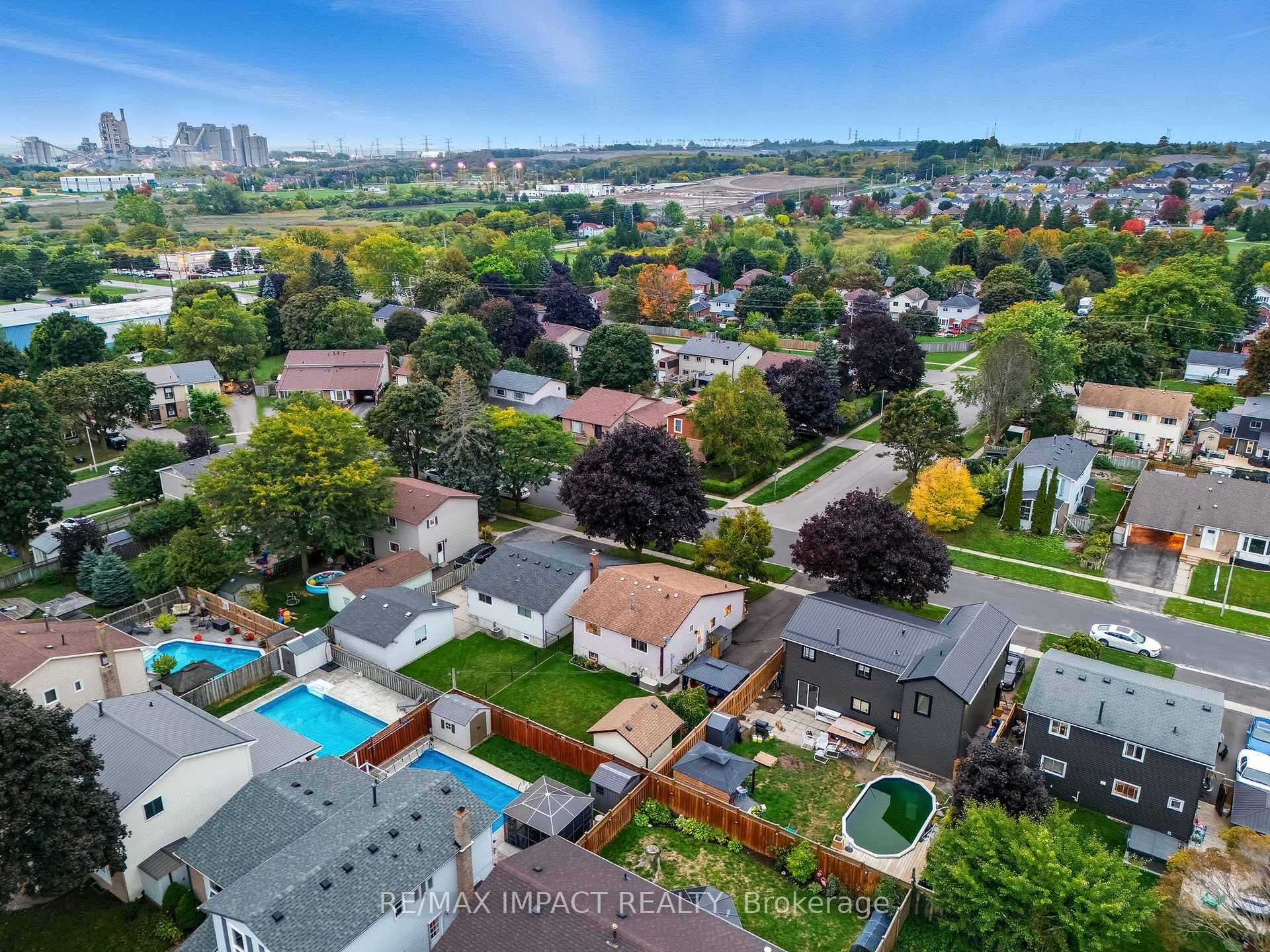 Photo 26 of 25 Roser Crescent, Clarington, Bowmanville — HOMEH