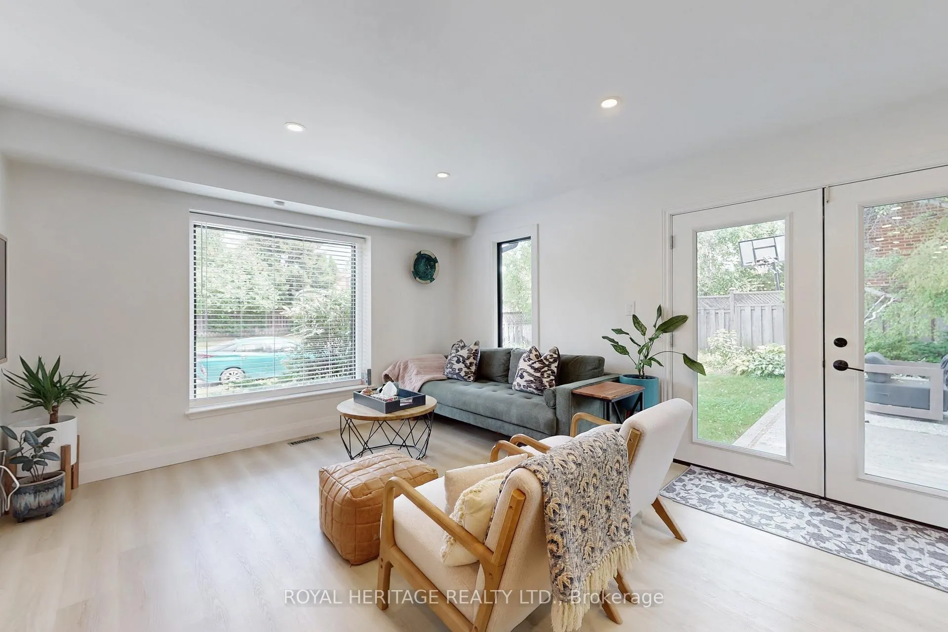 Photo 3 of 1943 Fairport Road, Pickering, Dunbarton — HOMEH