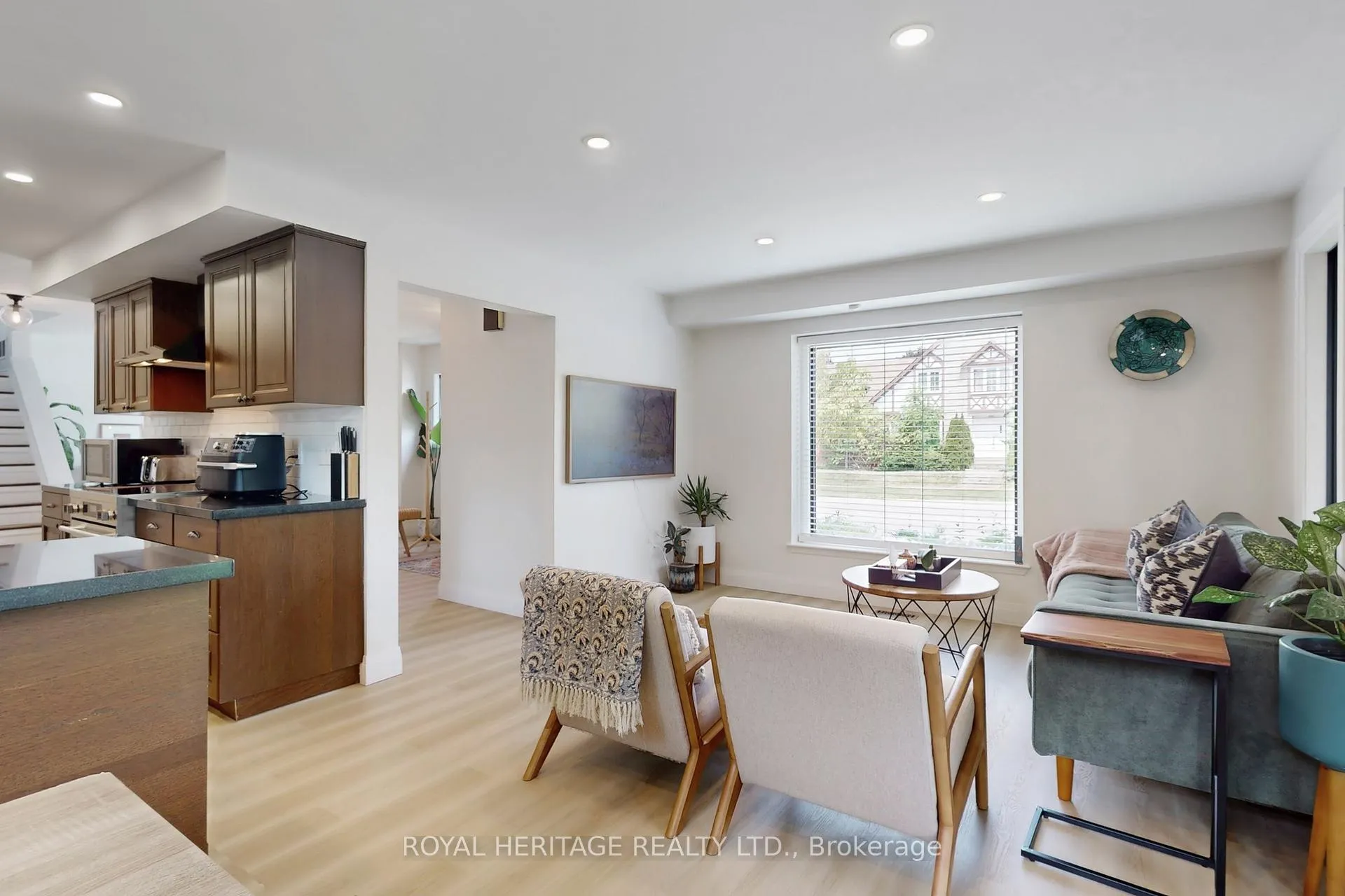 Photo 5 of 1943 Fairport Road, Pickering, Dunbarton — HOMEH
